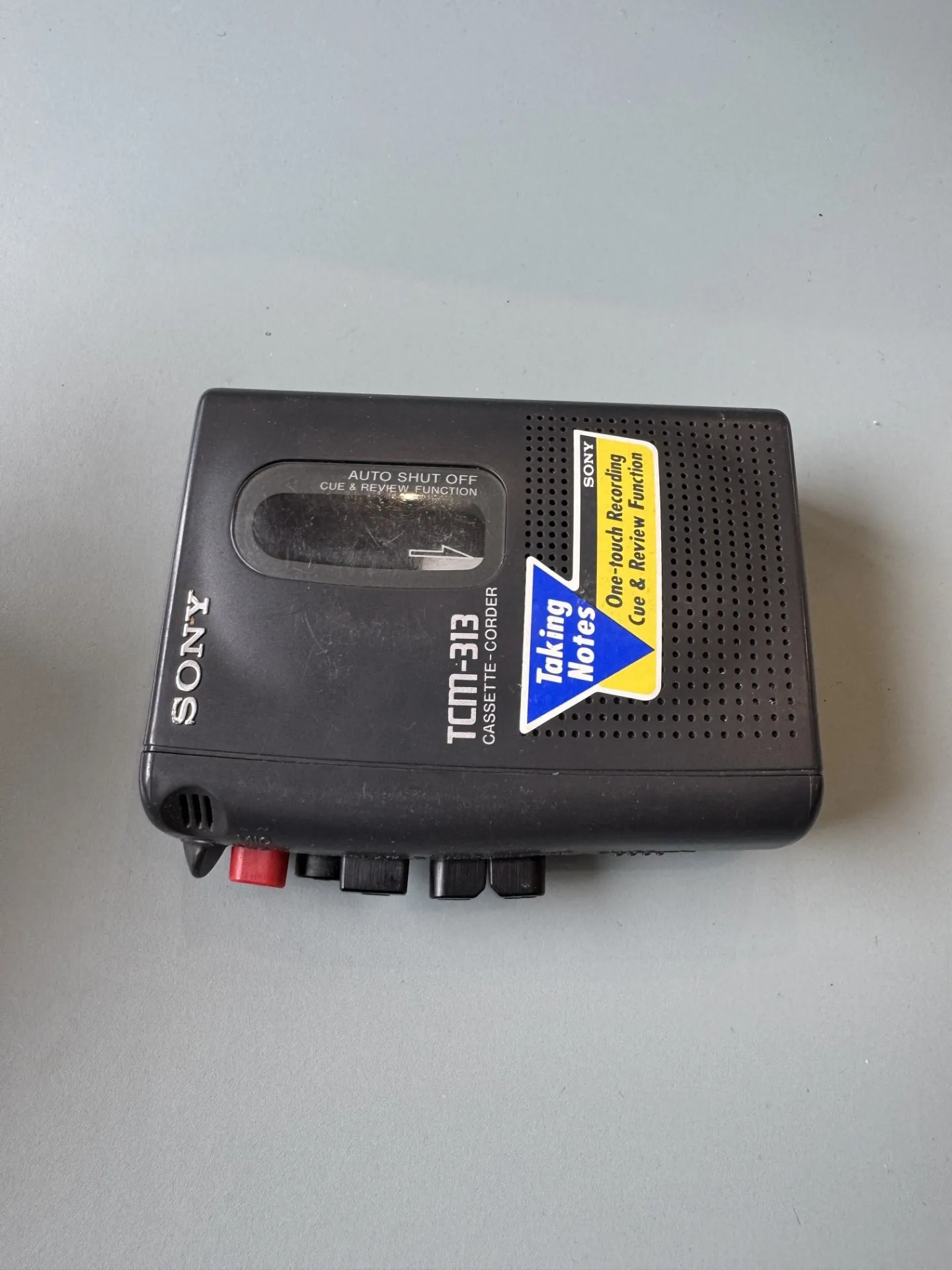 Retro Sony TCM-313 kasešu rakstītājs strādā