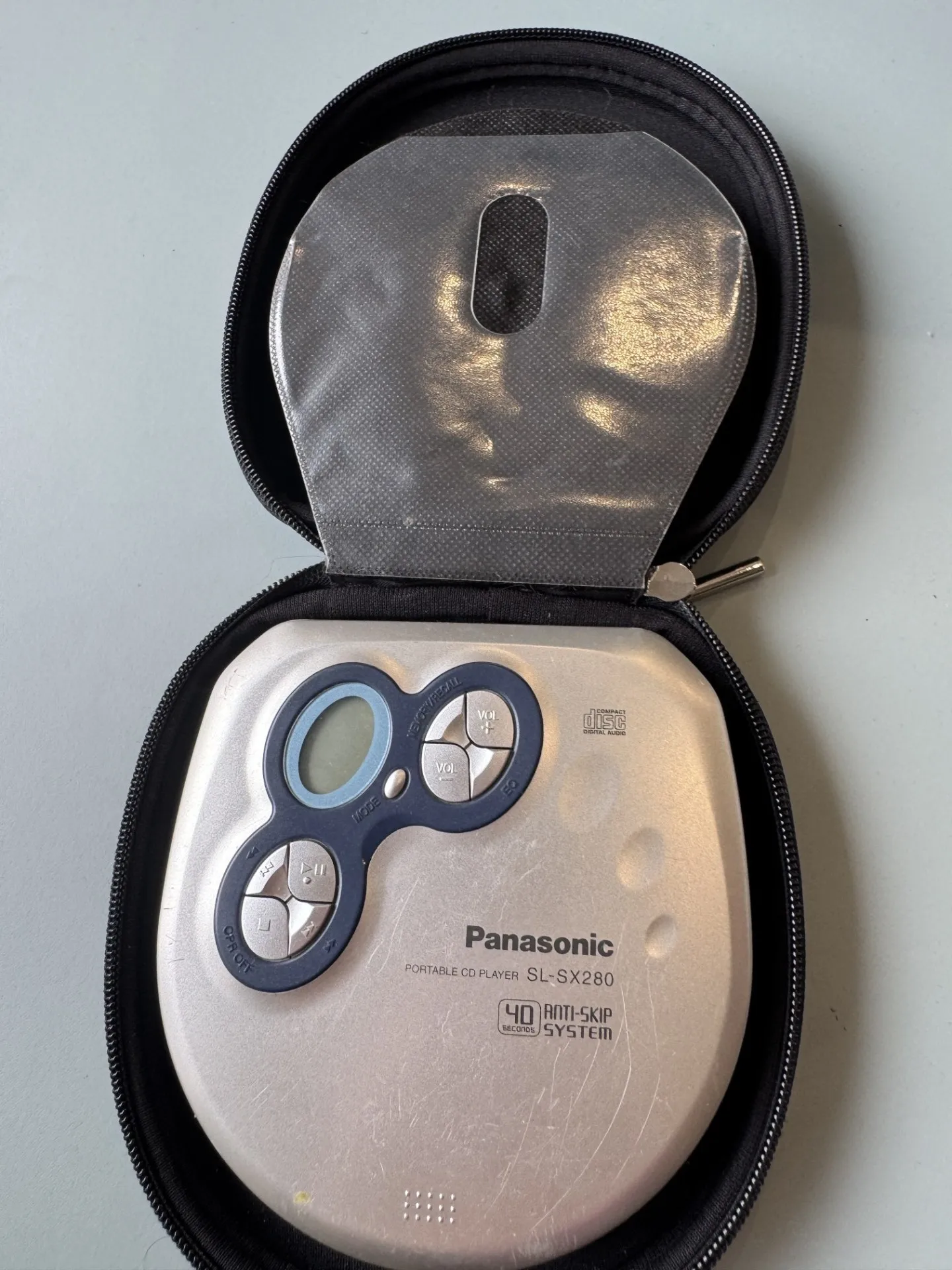 Panasonic pārnēsājams CD atskaņotājs SL-SX280 darbojas