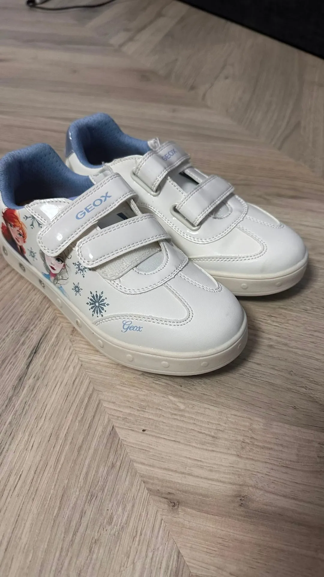 GEOX bērnu apavi ar Disney Frozen dizainu