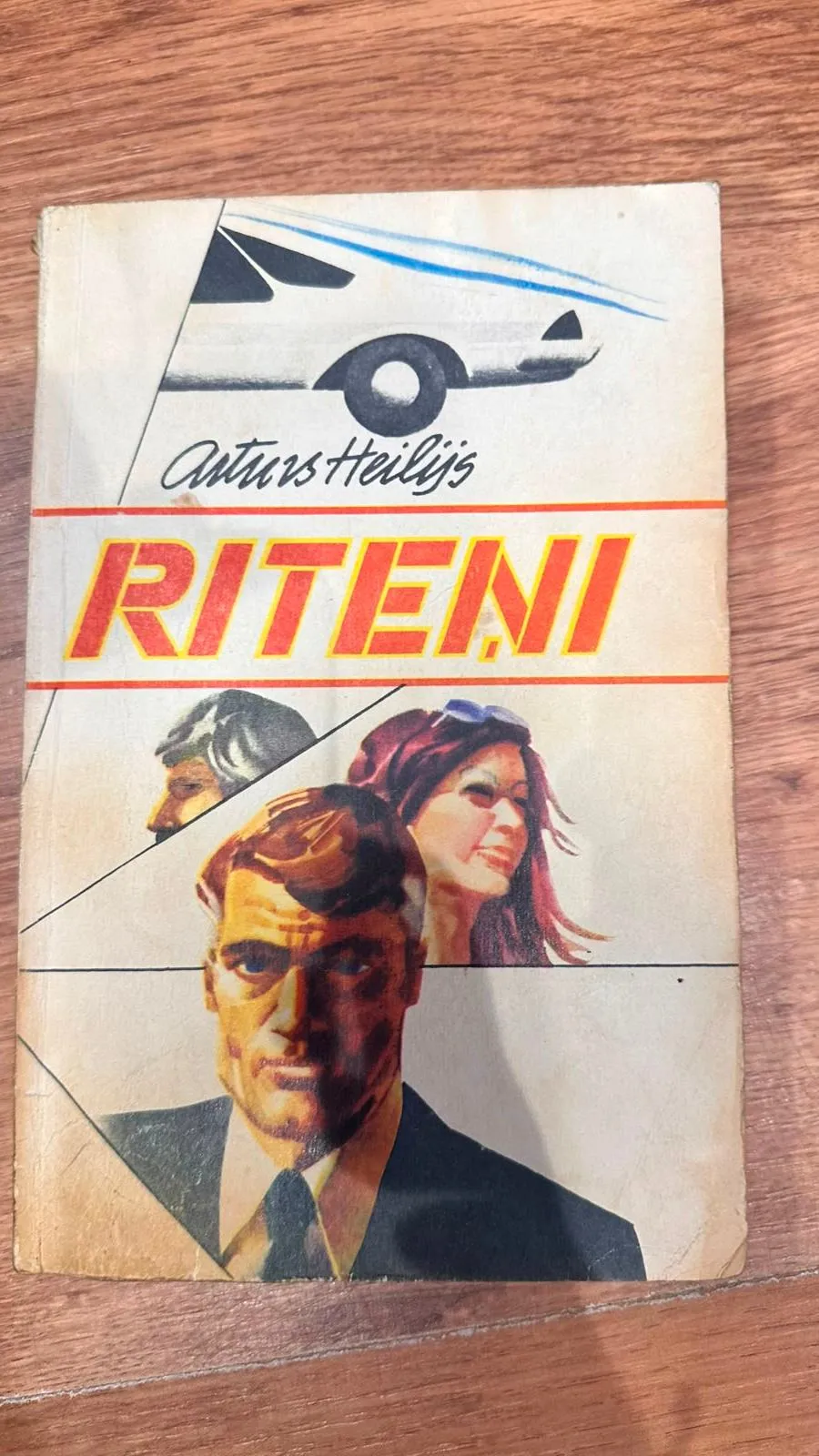 Grāmata "Riteni"