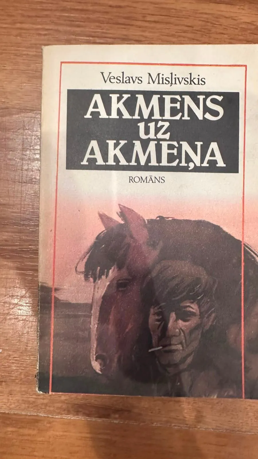 Akmens uz akmena