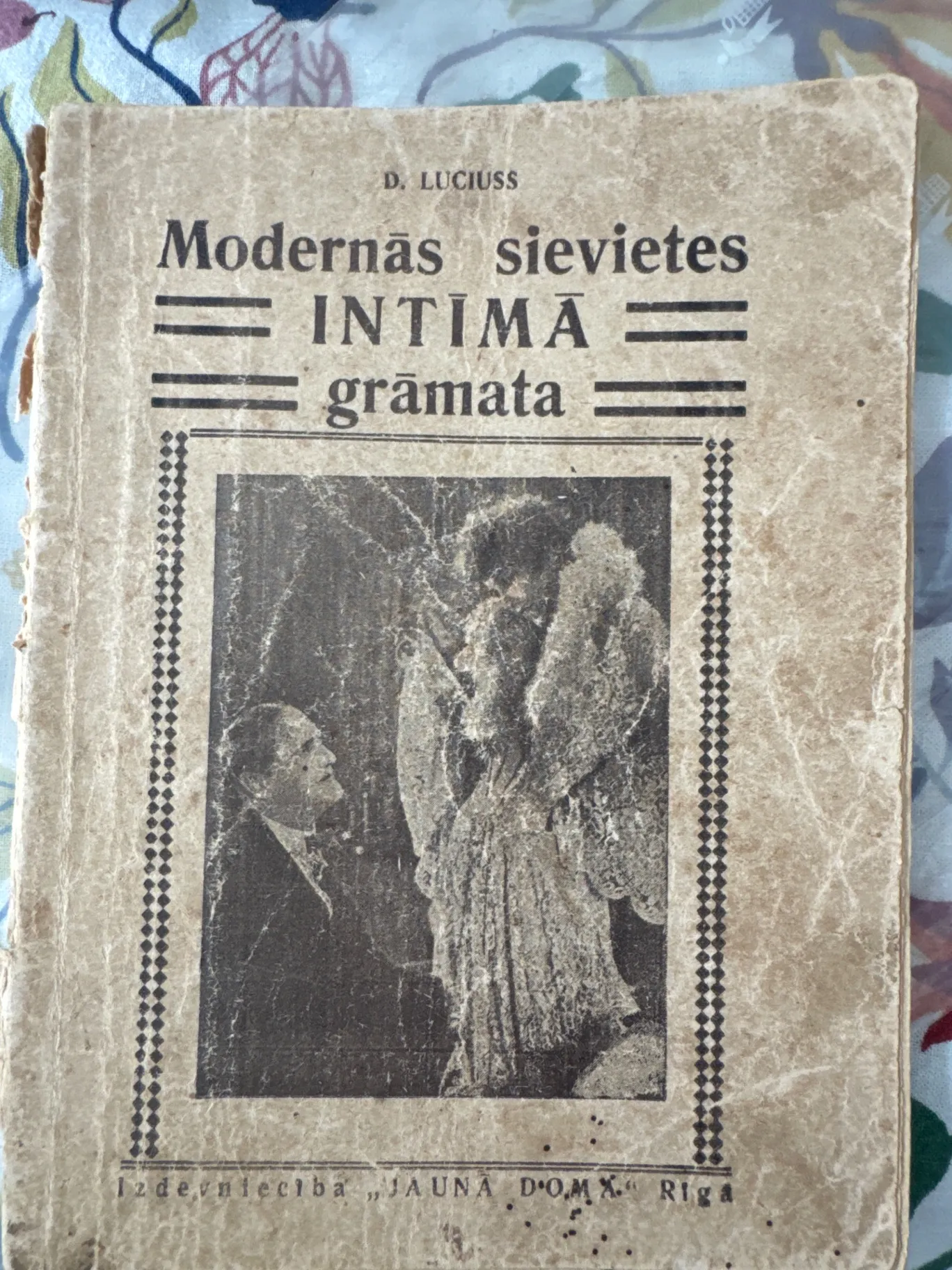 Vintage grāmata 'Modernās sievietes intīmā grāmata'