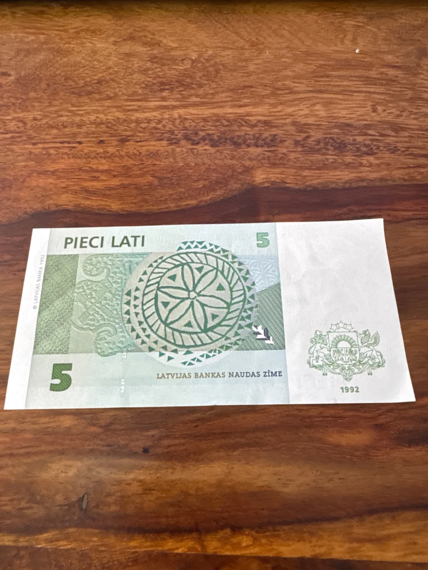 Reti pieci lati - Latvijas Bankas naudas zīme