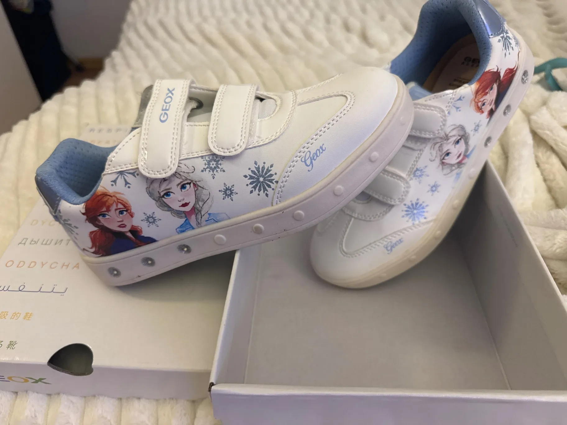 Burvīgas Geox kedas 35 izmērs ar "Frozen" varonēm!