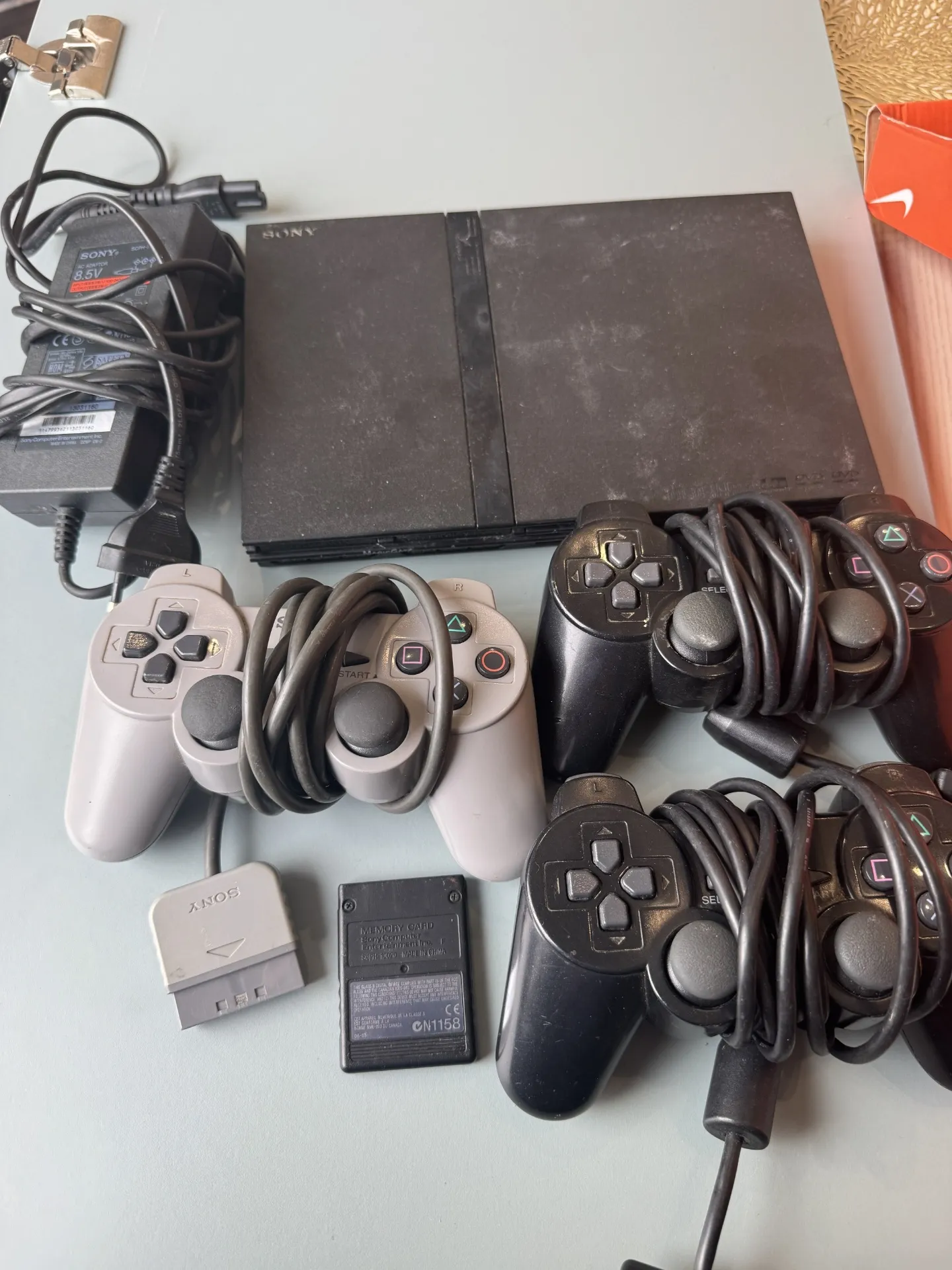 Sony PlayStation 2 (PS2) Komplekts ar 4 spēļu kontrolleriem
