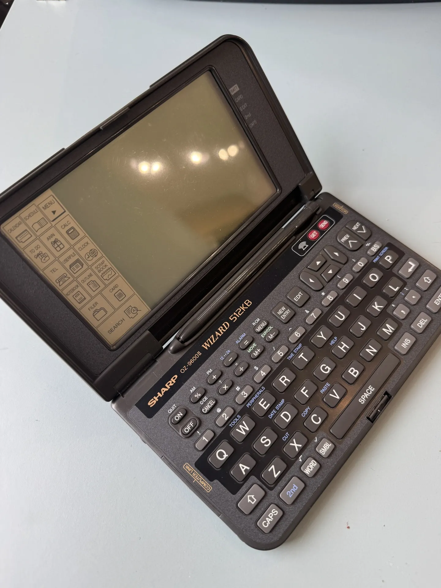 Retro digitālais asistents Sharp Wizard OZ-9600II 512KB
