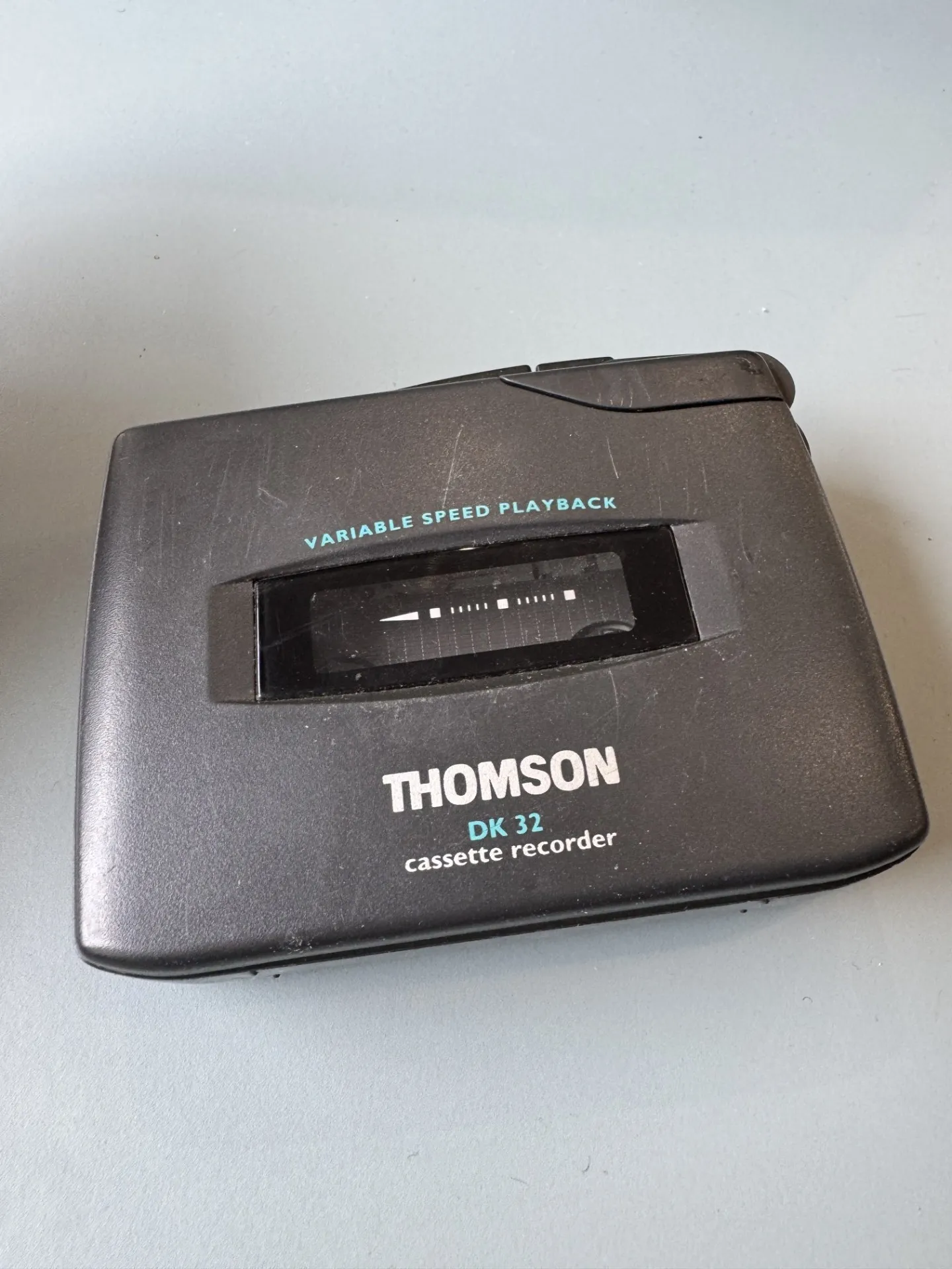 Klasiskais AVH kasešu atskaņotajs diktofons (Audio Voice Recorder)