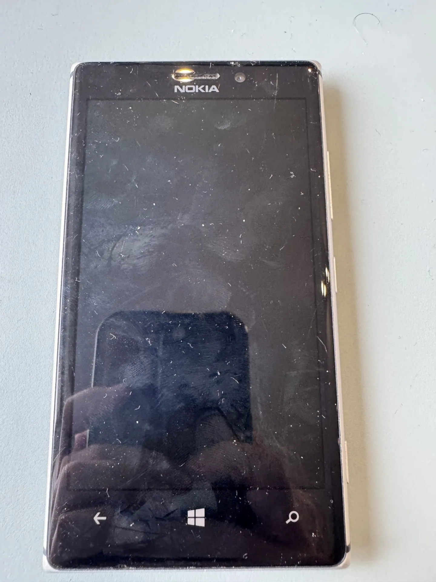 Nokia Lumia 1520 - Retro viedtālrunis ar Windows 10 darbojas