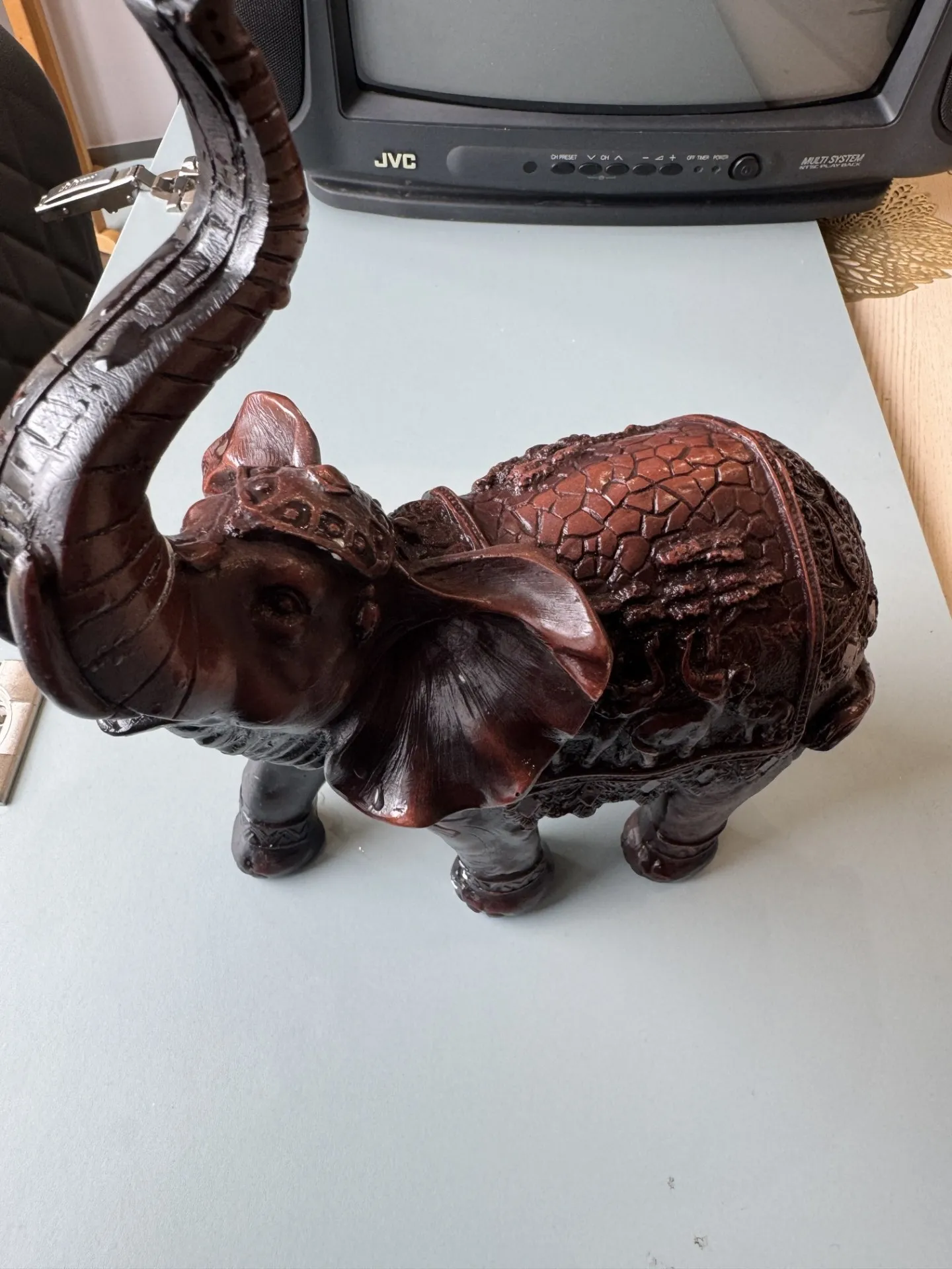 Elegantā dekoratīvā ziloņa statuja