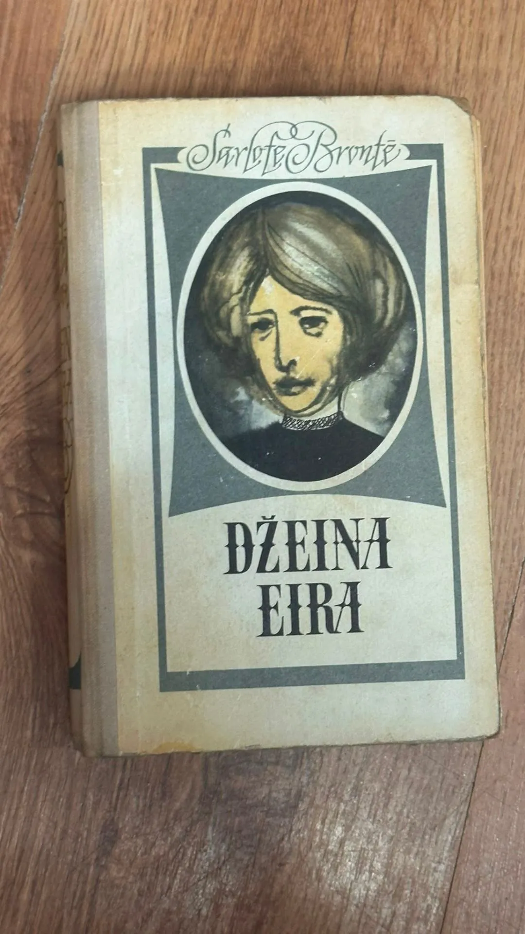 Šarlotas Bronte klasika „Džeina Eira” (vecā izlaidums)