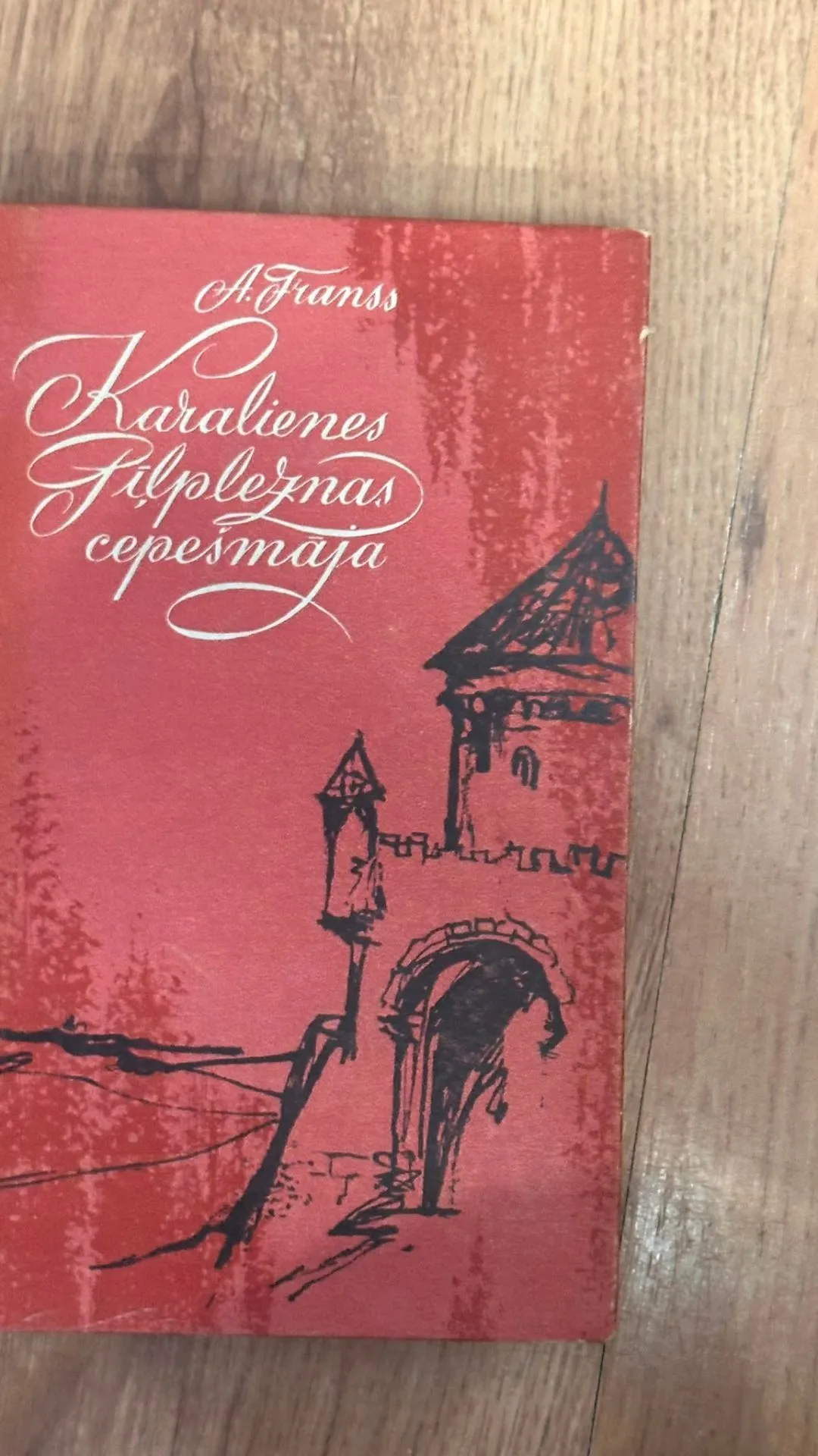 Aizraujoša grāmata "Karalienes Filpļeznas cepasmaja"