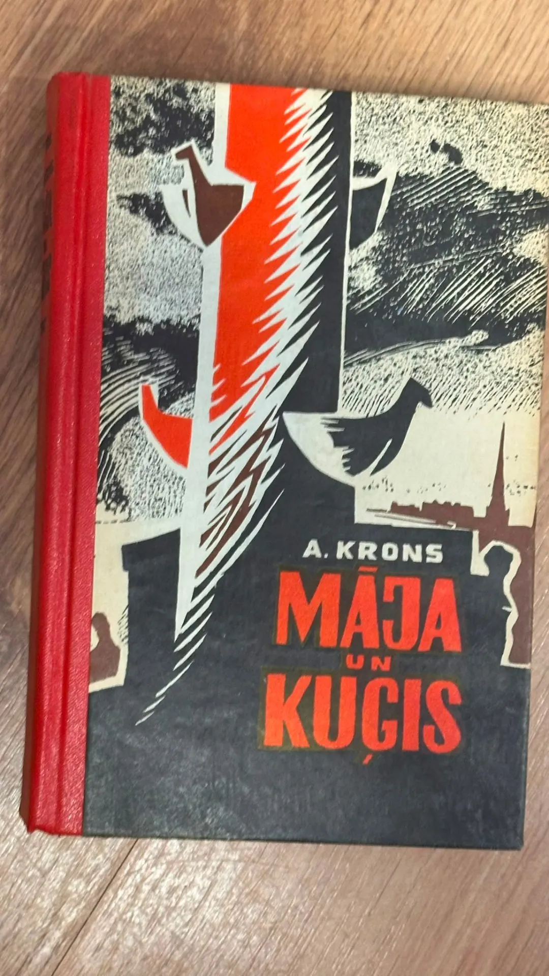 A. Krons "Māja un kucis" - Aizraujošs stāsts Jūsu bibliotēkai!