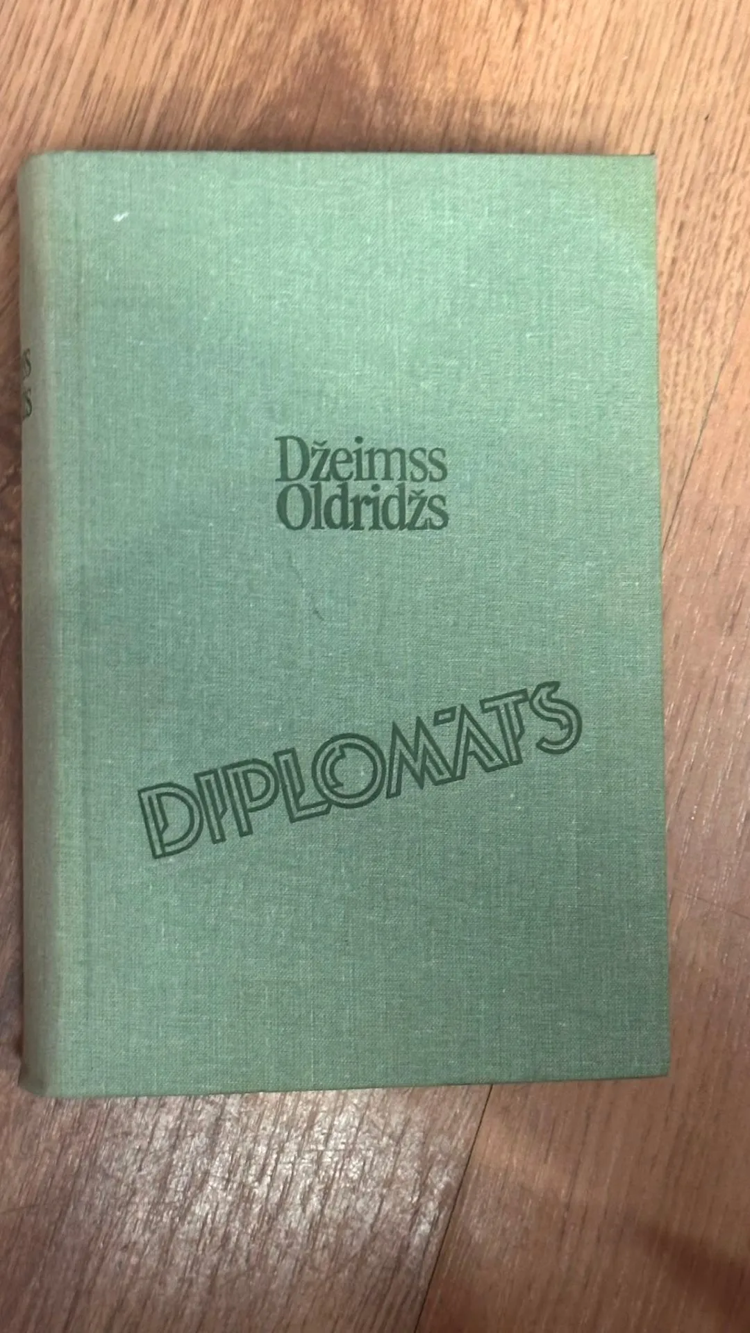 Džeimss Oldridžs "Diplomāts" - klasiska grāmata jūsu plauktam
