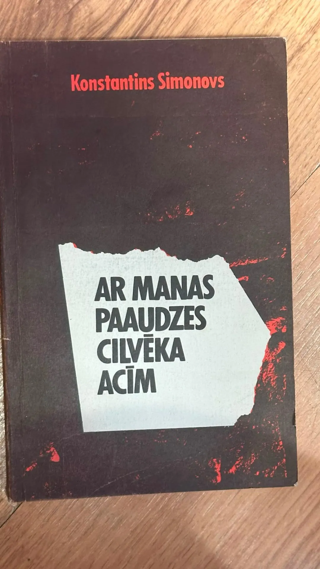 Konstantīna Simonova grāmata "Ar manas paaudzes cilvēka acīm"