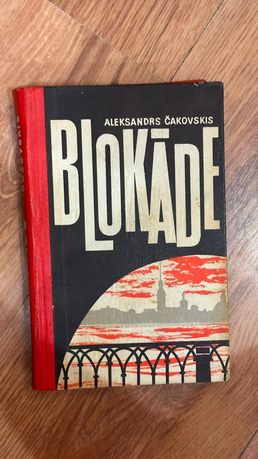 Aizraujoša grāmata "Blokāde" - vēstures cienītājiem!