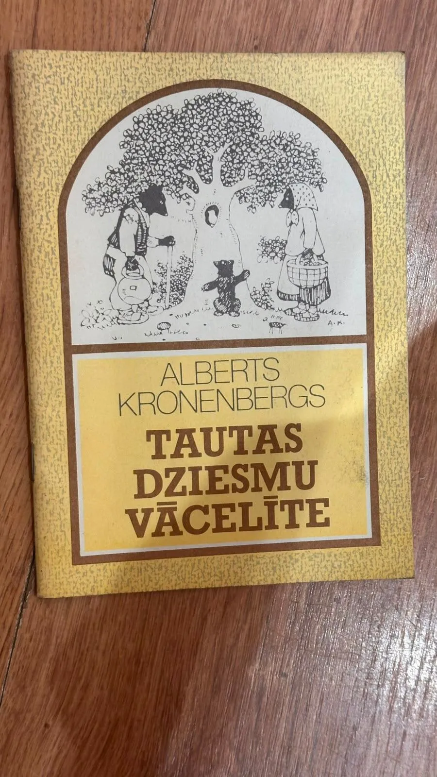 Albera Kronenberga 'Tautas dziesmu vācelīte'
