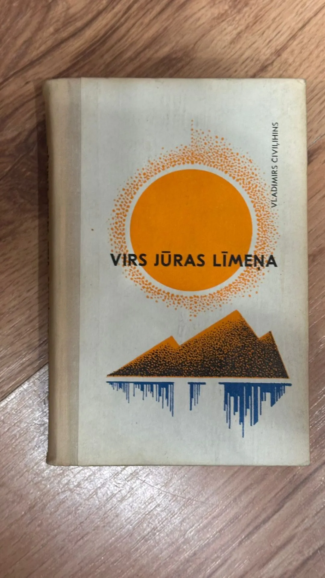 Interesanta grāmata "Virs jūras līmeņa"