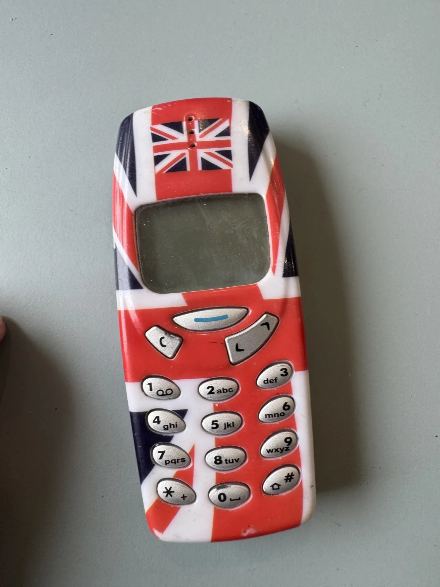 Nokia 3310 ar Union Jack (Lielbritānijas karoga) korpusu