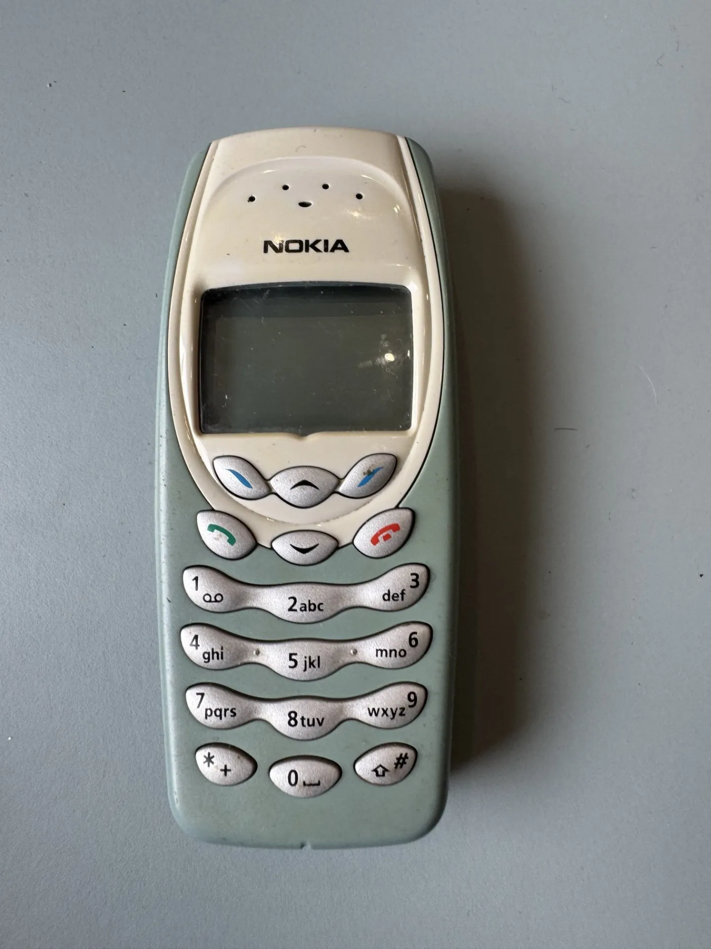 Nokia 3410 klasiskais telefons (gaiši zaļš/pelēks)