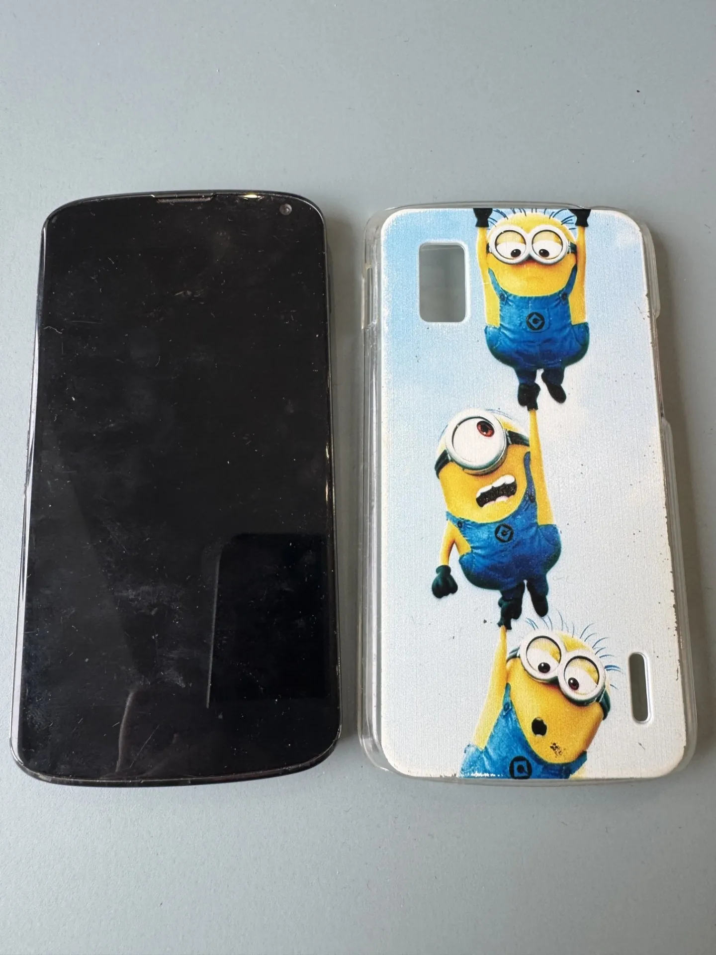 LG Nexus 4 (E960) viedtālrunis ar Minions vāciņu