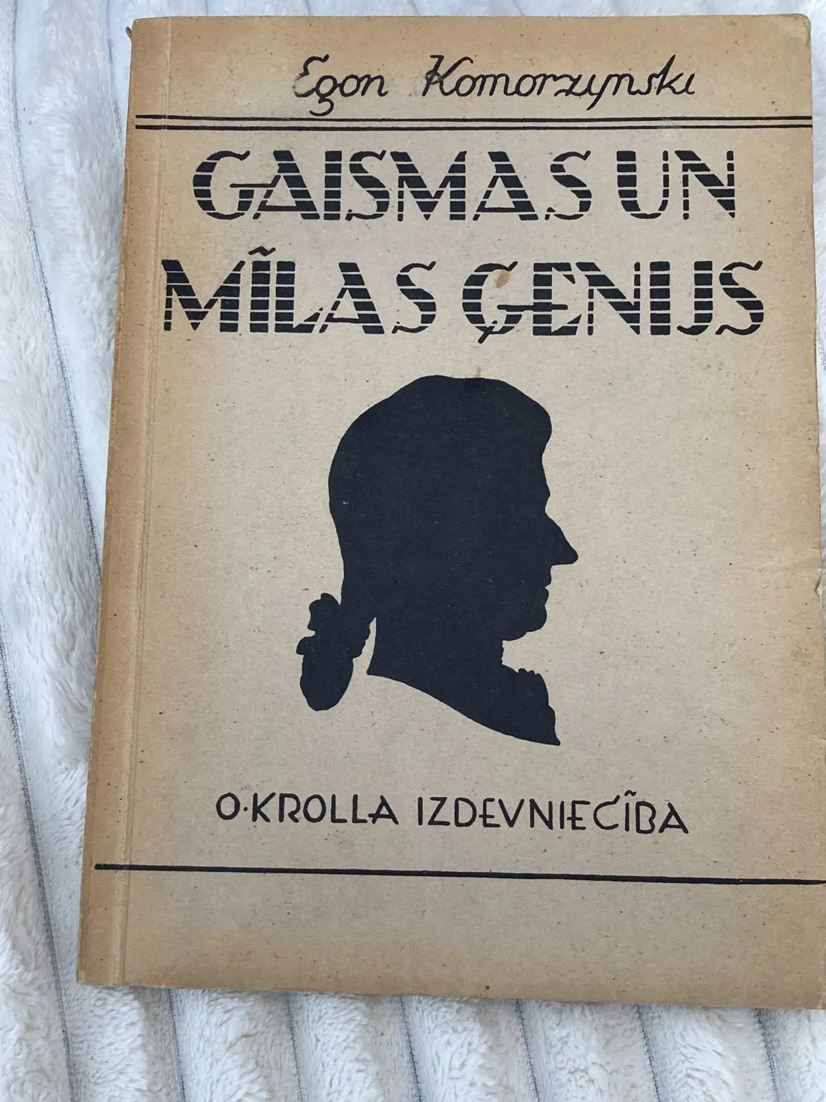 Egons Komorzinskis – Gaismas un mīlas ģēnijs 12