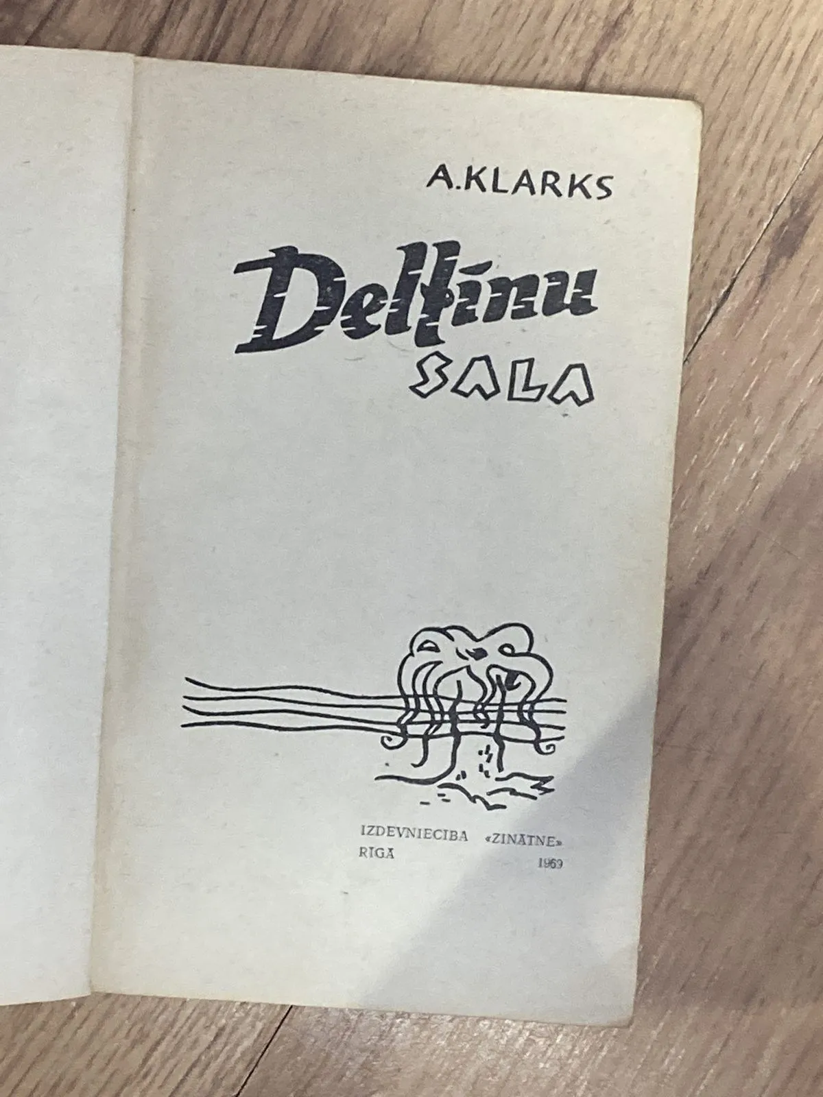 Artūrs Klārks – Delfīnu sala 19