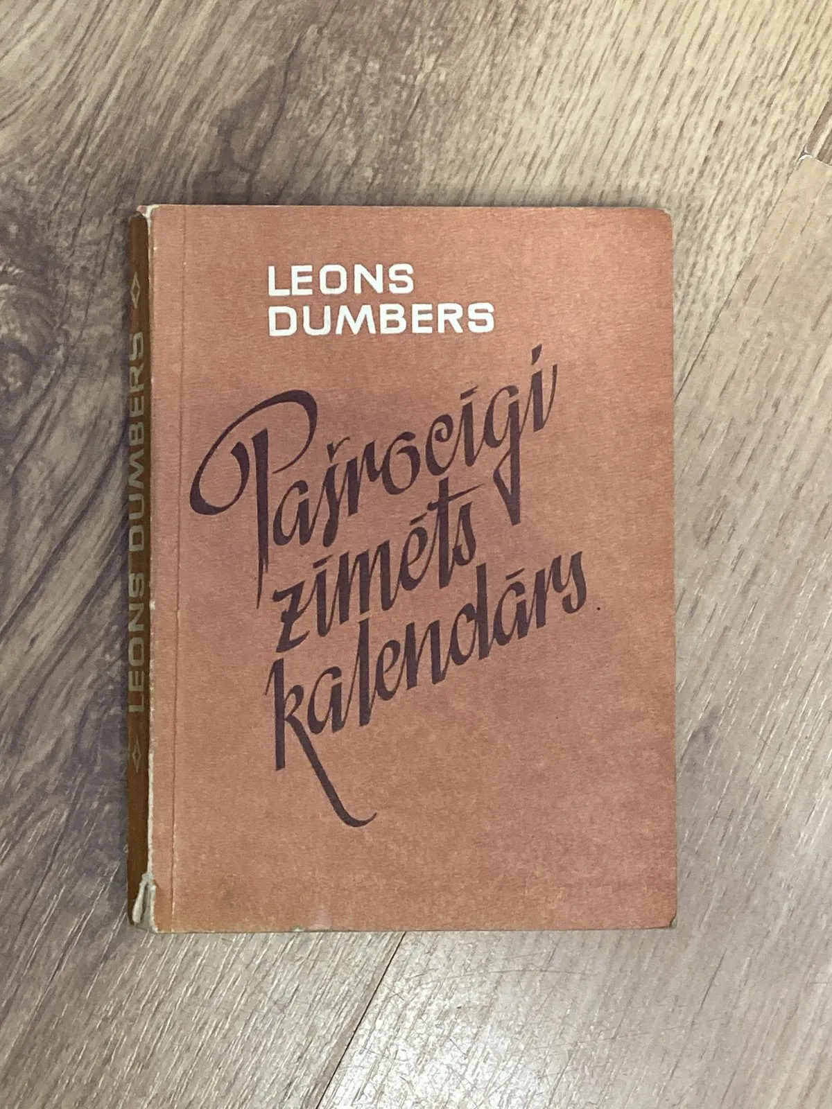 Leons Dumbers – Pašrocīgi zīmēts kalendārs 19