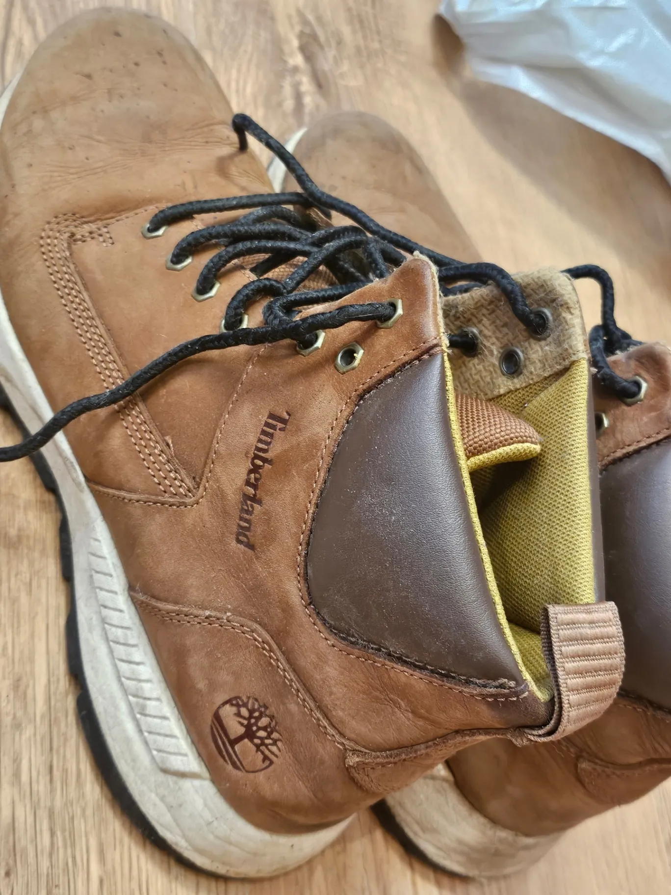 Stilīgi brūni Timberland zābaki - ideāli piedzīvojumiem! Izmērs 43