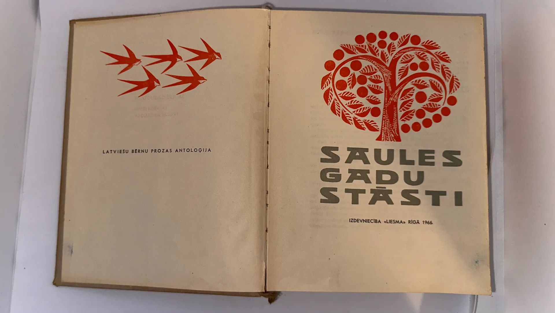 Latviešu bērnu prozas antoloģija "Saules gadustāsti"