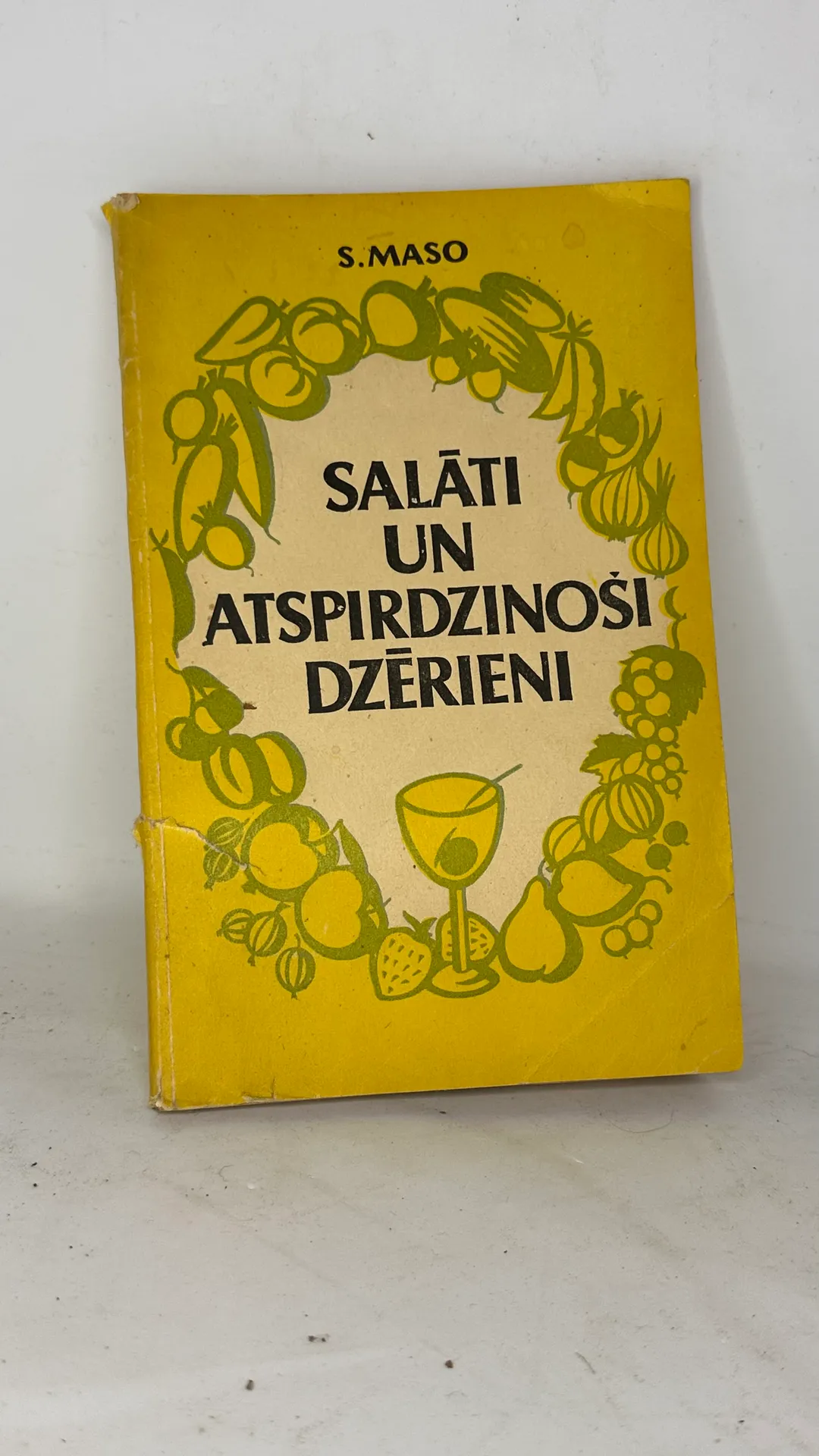 Vintage grāmata 'Salāti un atsperdzinoši dzērieni'