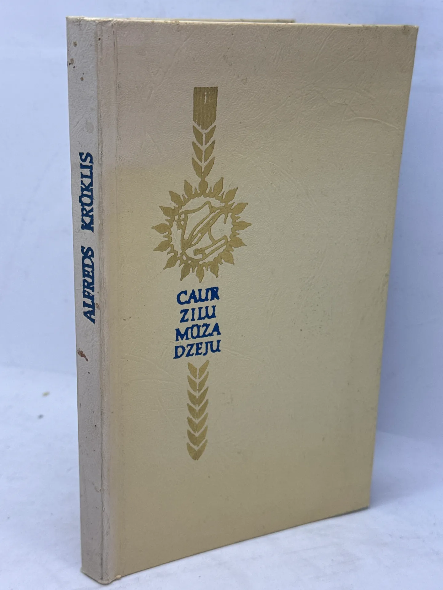 Dzejoļu krājums 'Caur zilu mūžu dzeju'