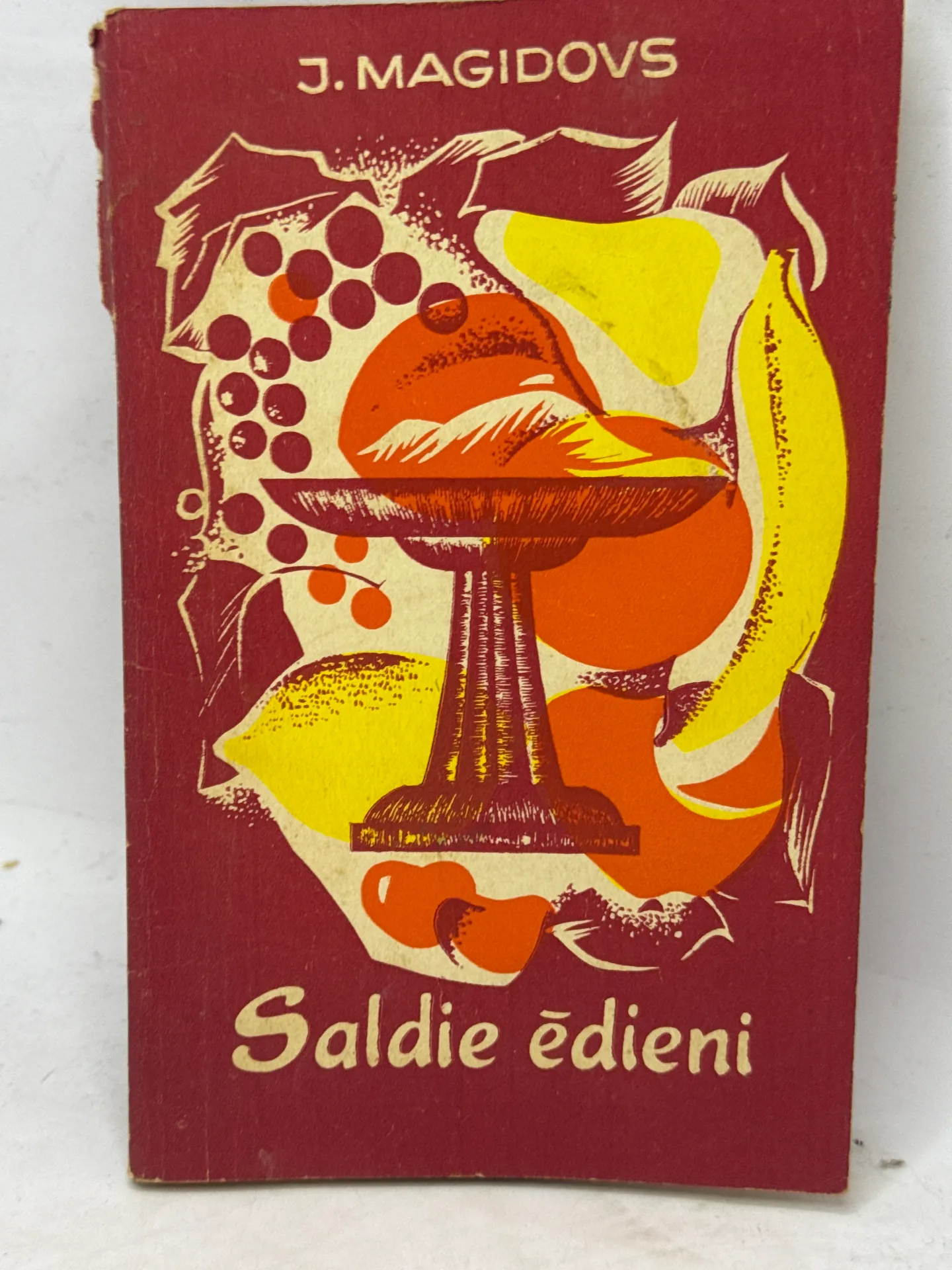 Reti kulinārijas grāmata 'Saldie ēdieni' J. Magidovs