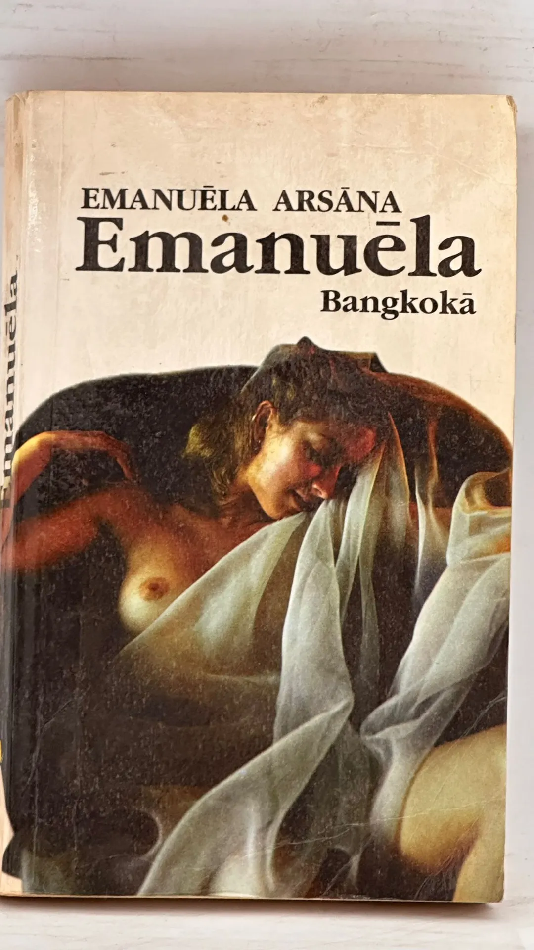 Intriģējošs romāns "Emanuela Bangkokā"