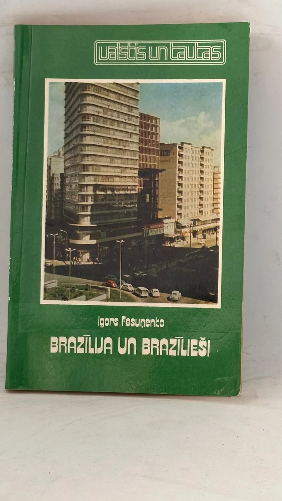 Grāmata 'Brazīlija un brazīlieši'