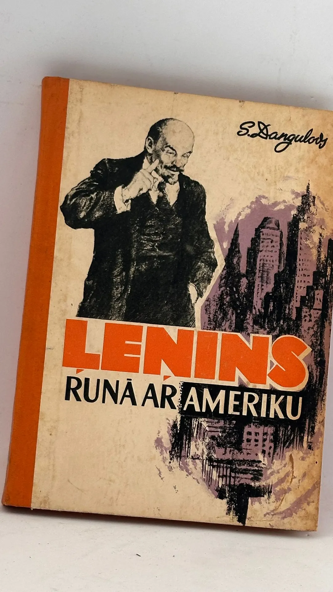 Lenins runā ar Ameriku