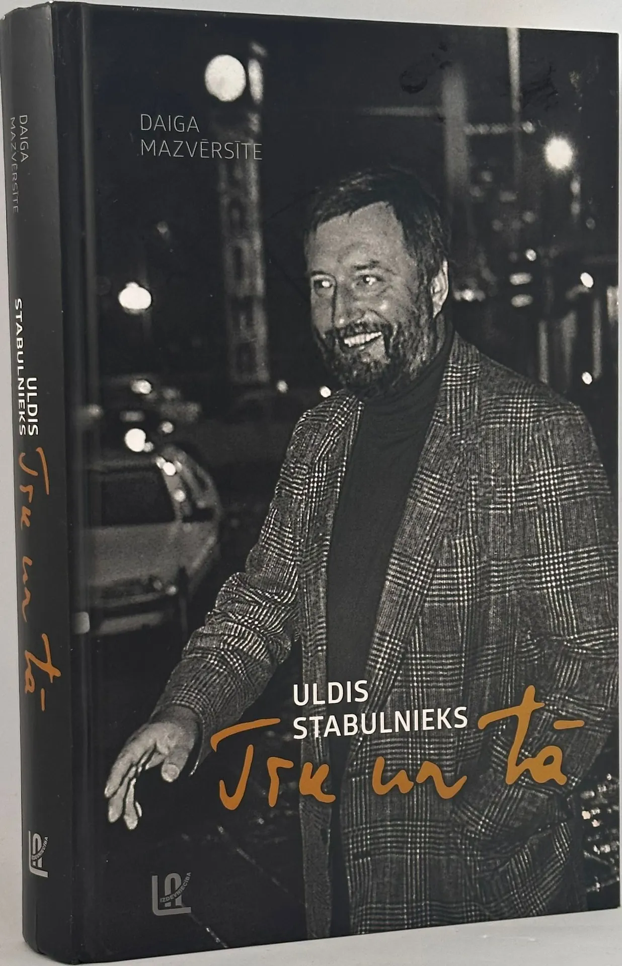 Uldis Stabulnieks - grāmata "Tā un tā"