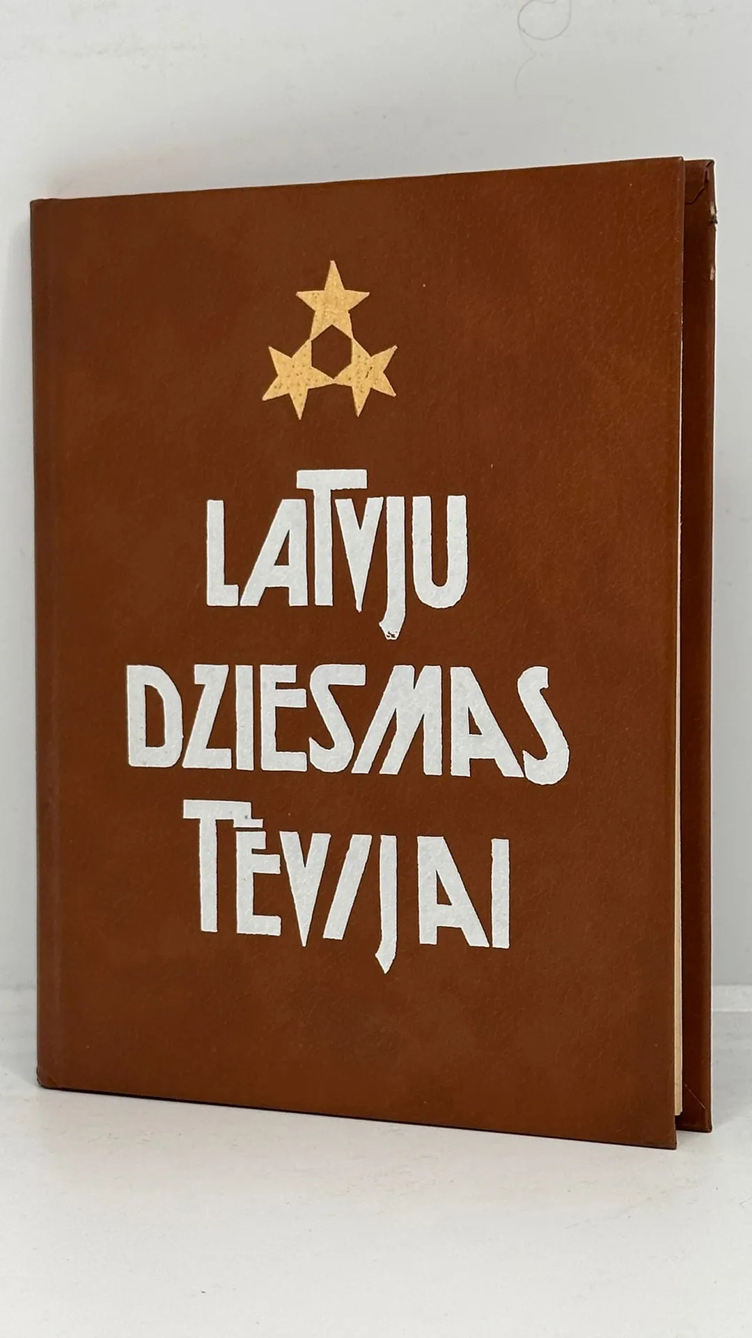 Latvju dziesmas tevijai