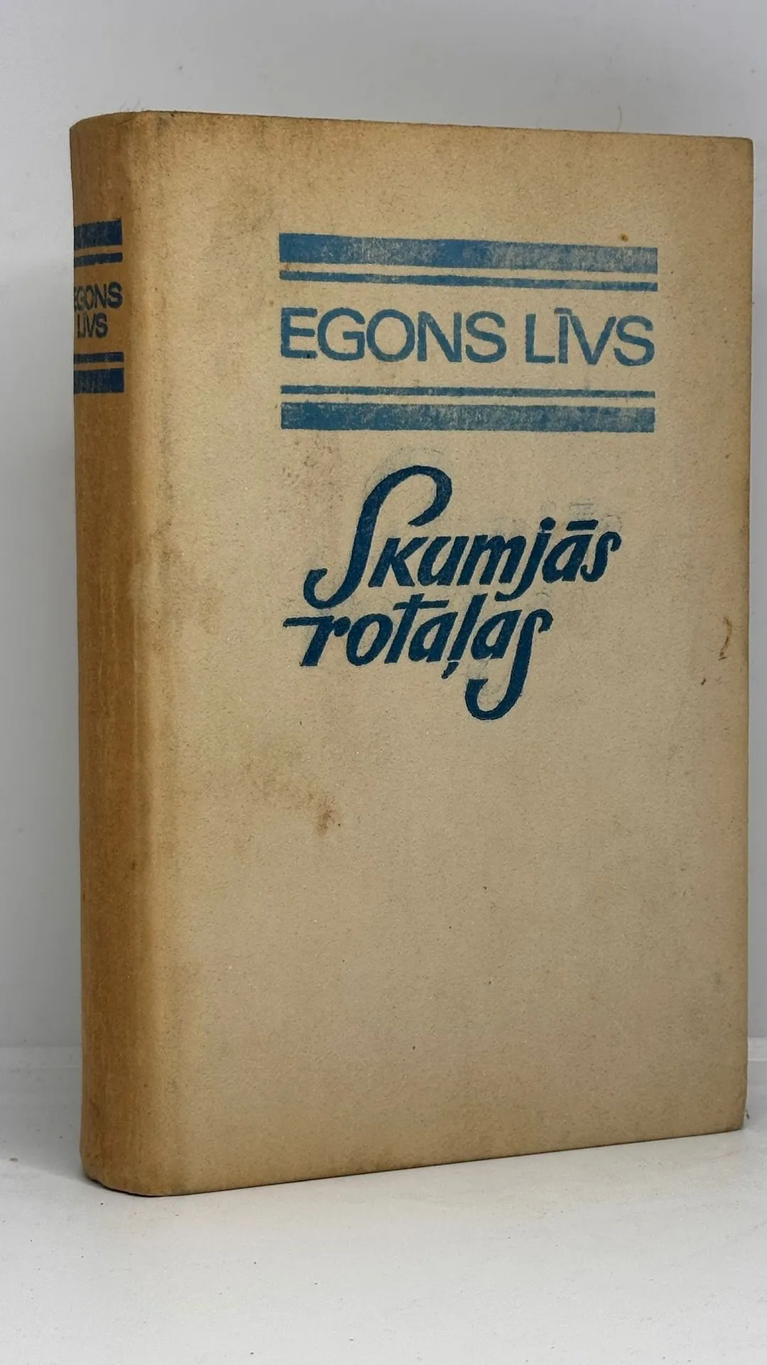 Retā grāmata 'Skumjas rotaļas' Egons Līvs