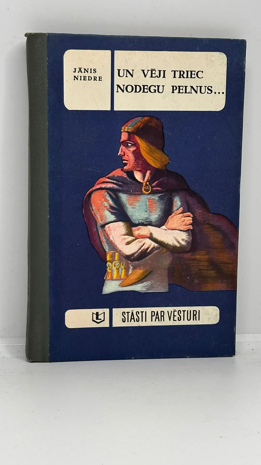 Un vēji trieci nodegu pelnus... Stāsti par vēsturi