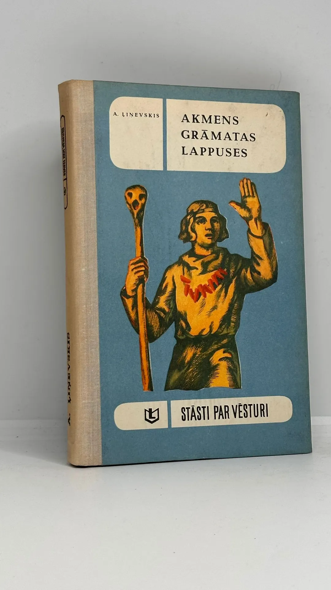 Akmeņs Grāmatas Lappusēs