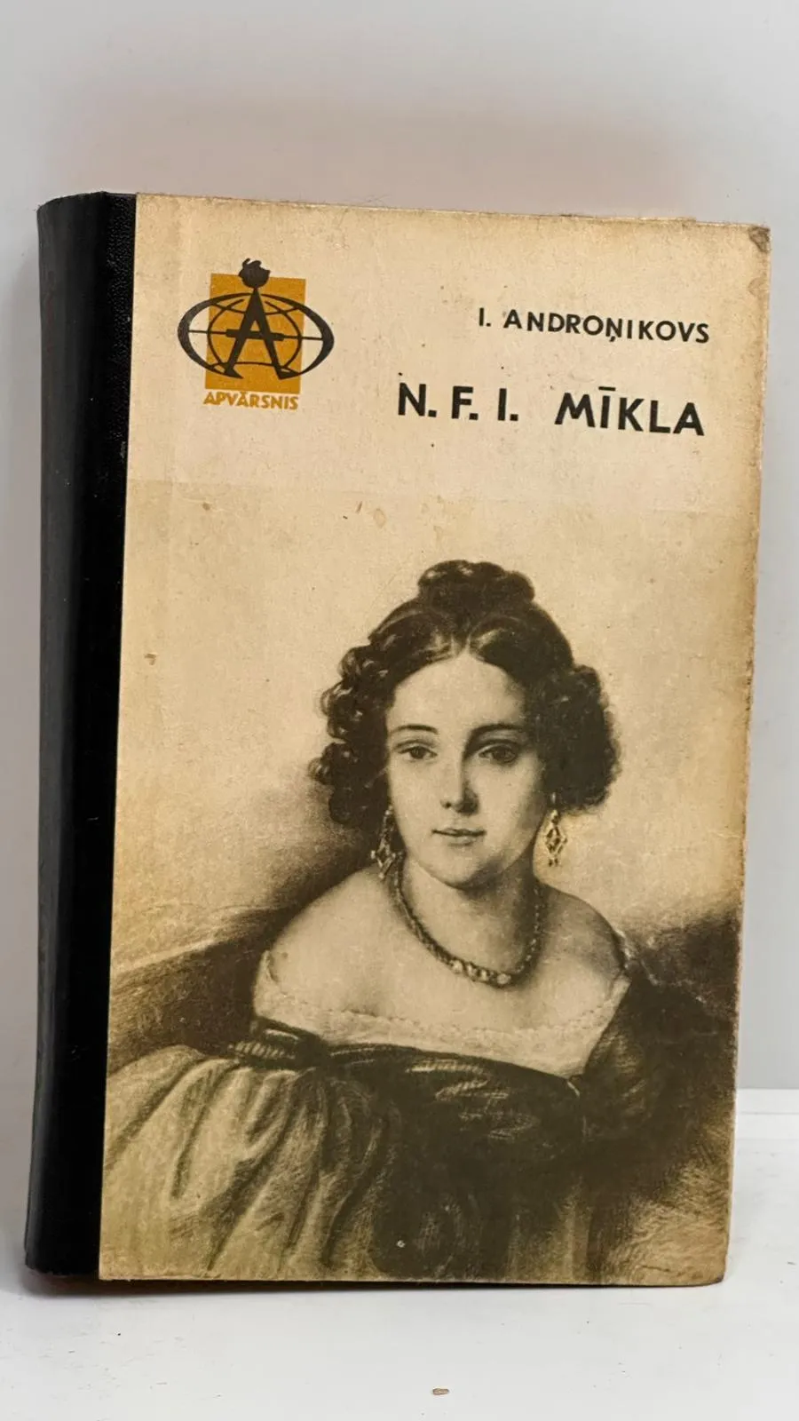 Retā grāmata 'N.F.I. Mikla' no izdevniecības Apvārsnis