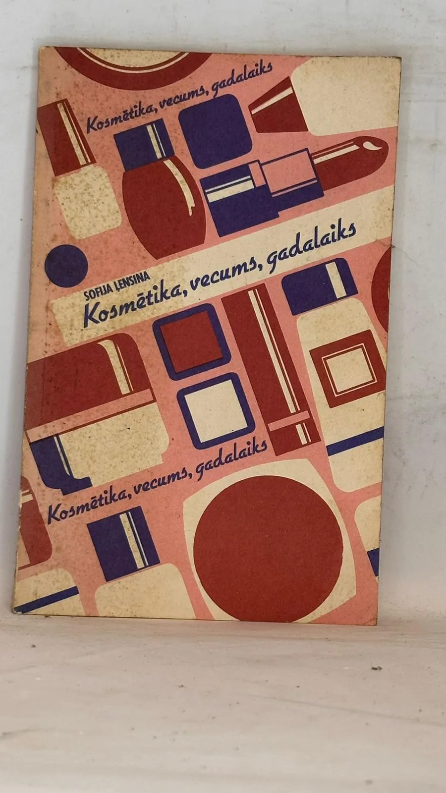 Retā grāmata 'Kosmētika, vecums, gadalaiks'