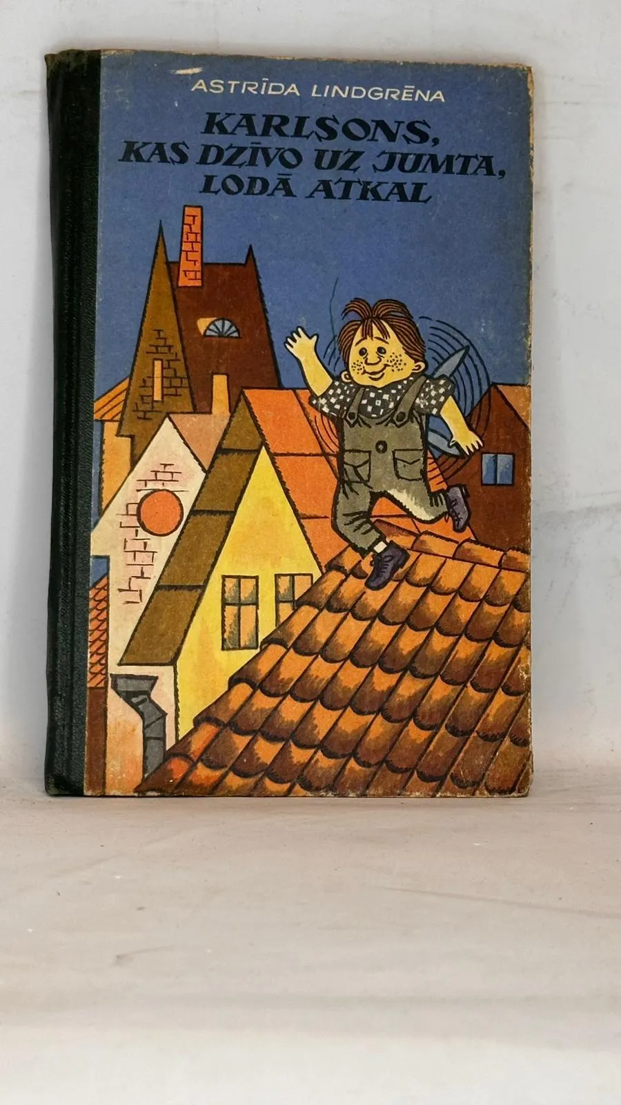 Kārļsons, kas dzīvo uz jumta, lēca atkal