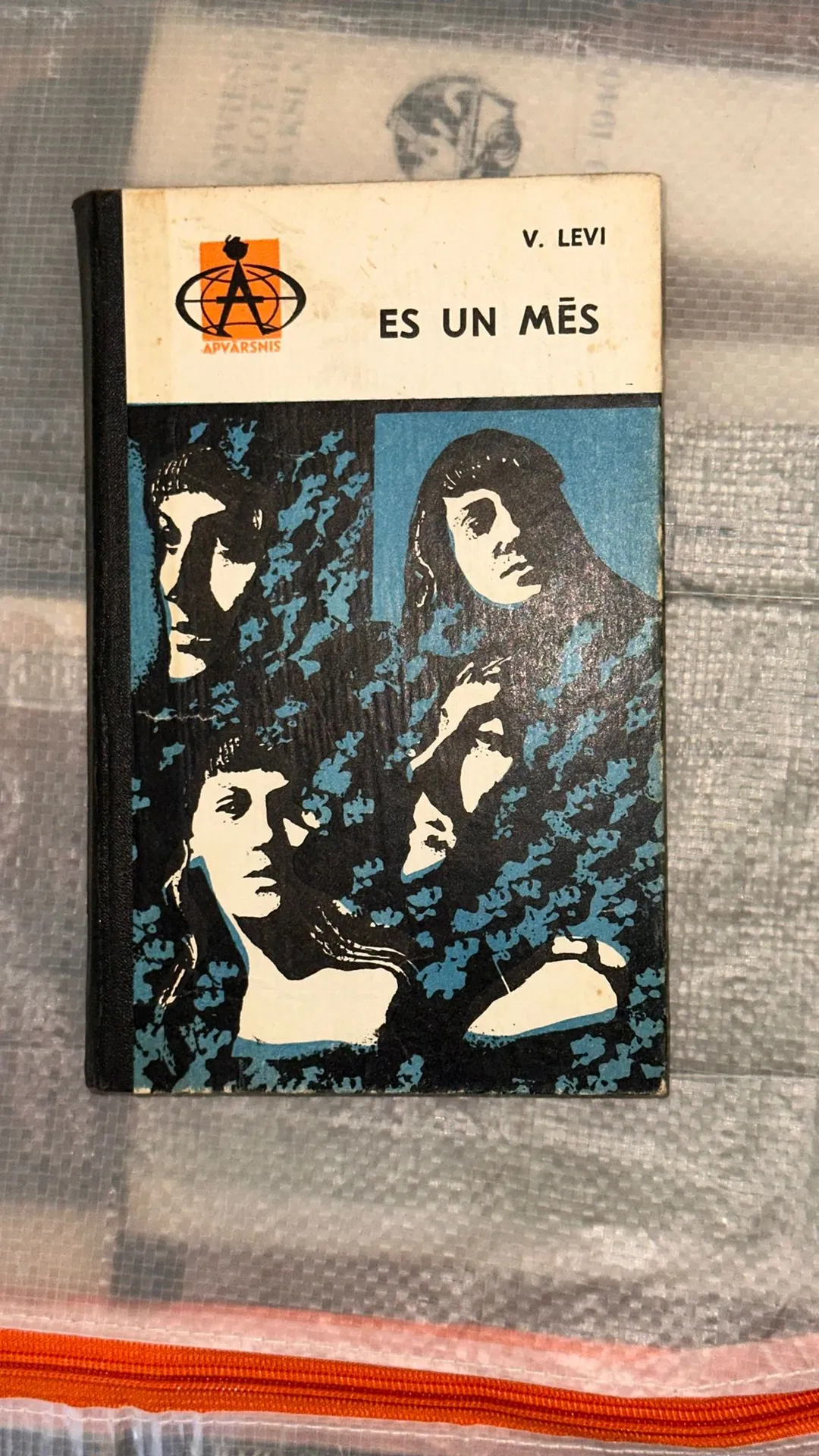 Grāmata "Es un mēs"