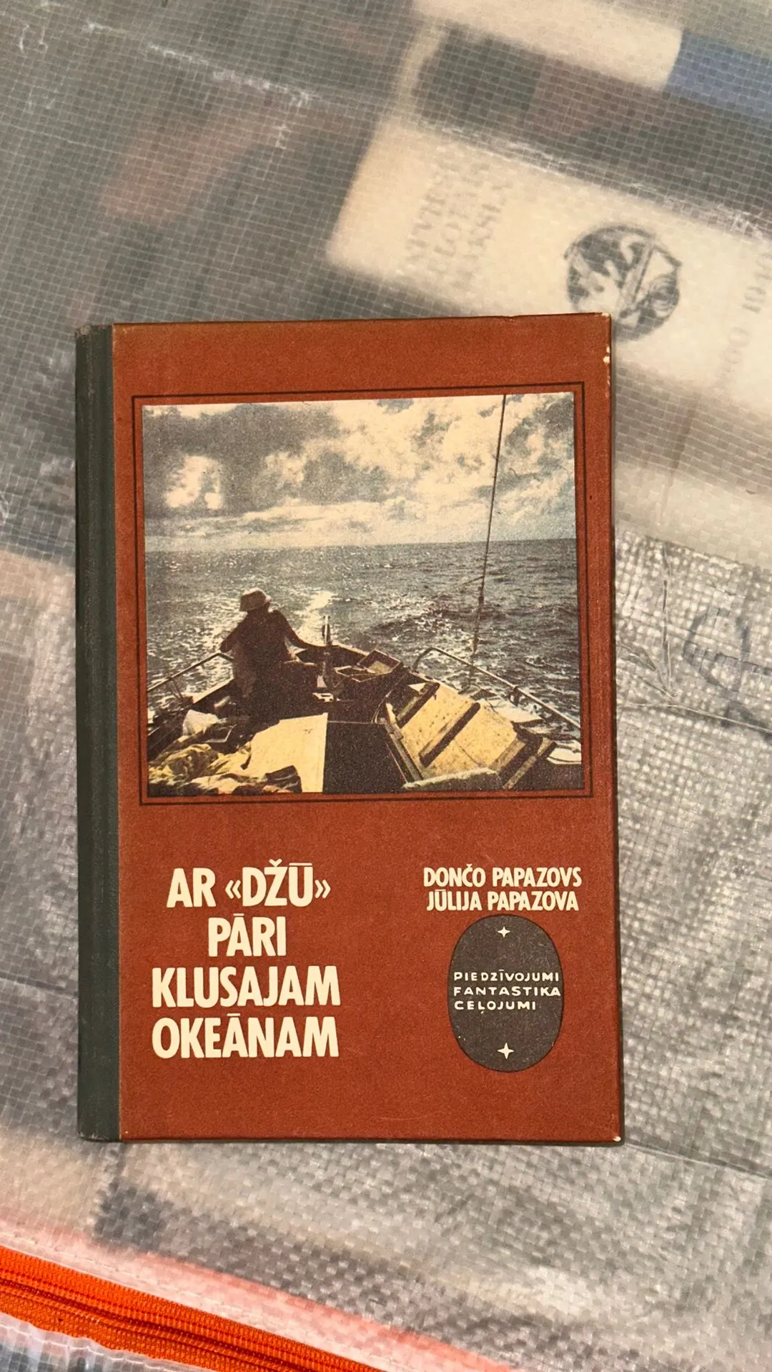 Grāmata "Ar "Džū" pāriklusajam okeānam"