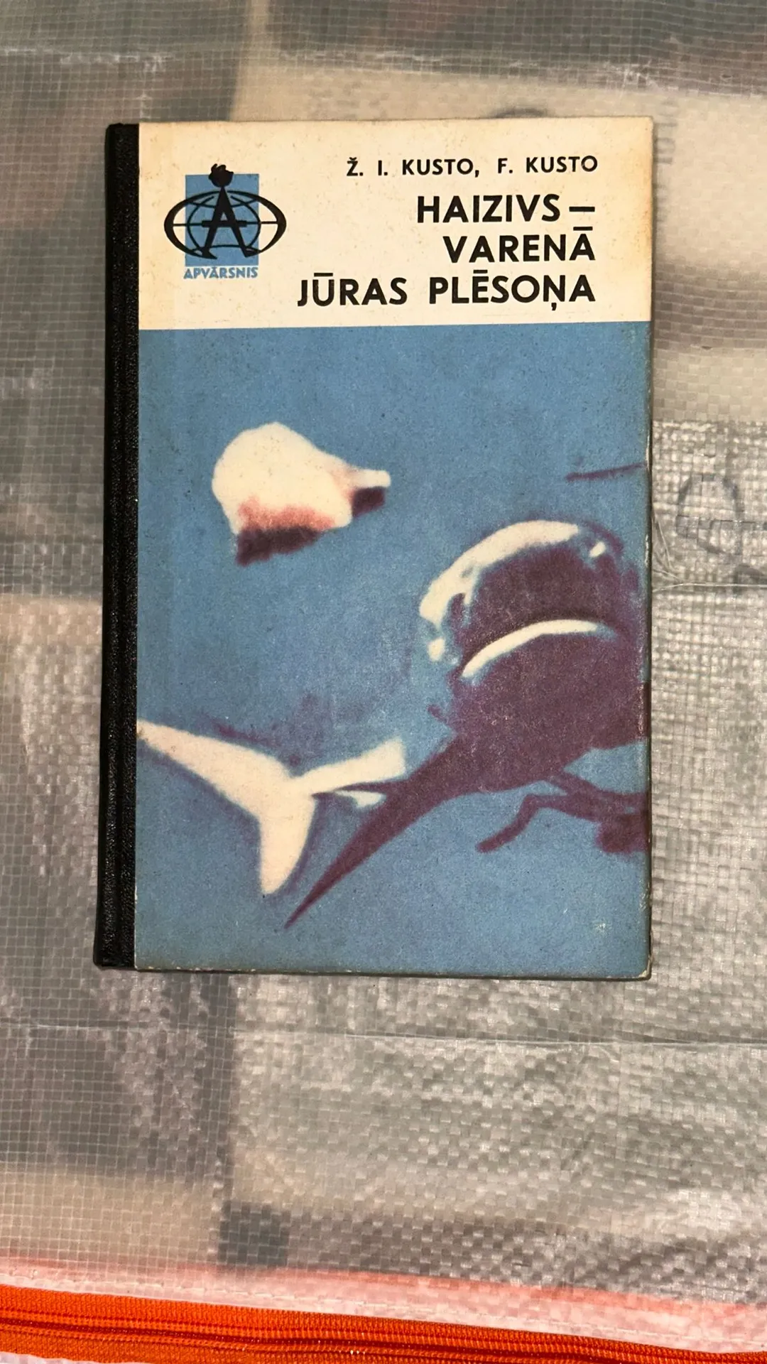 Retā grāmata "Haizivs - Varenā Jūras Plesona"