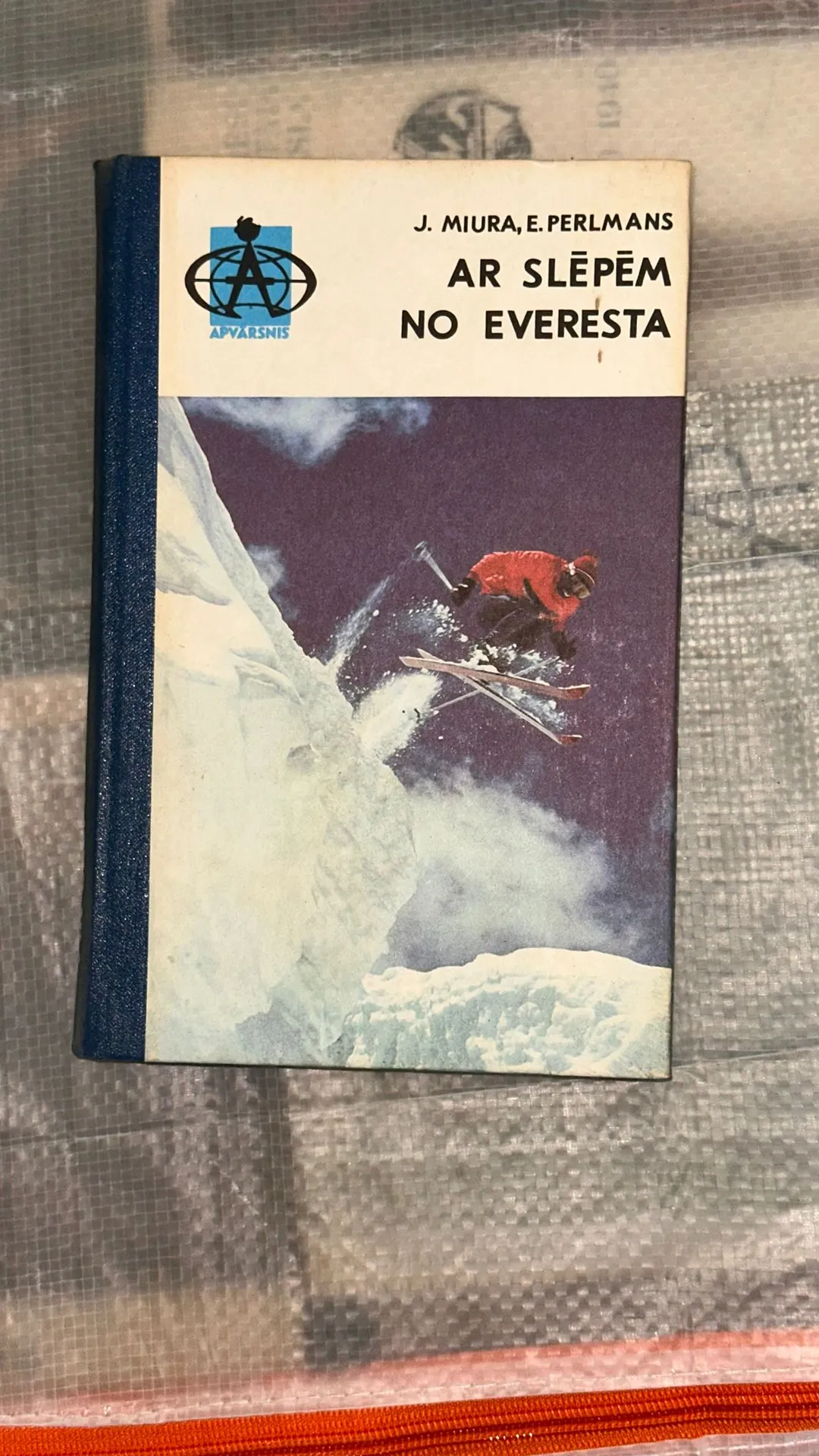 Ar slēpēm no Everesta