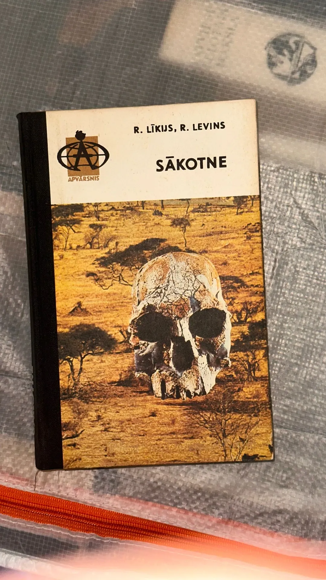 Grāmata "Sākotne"