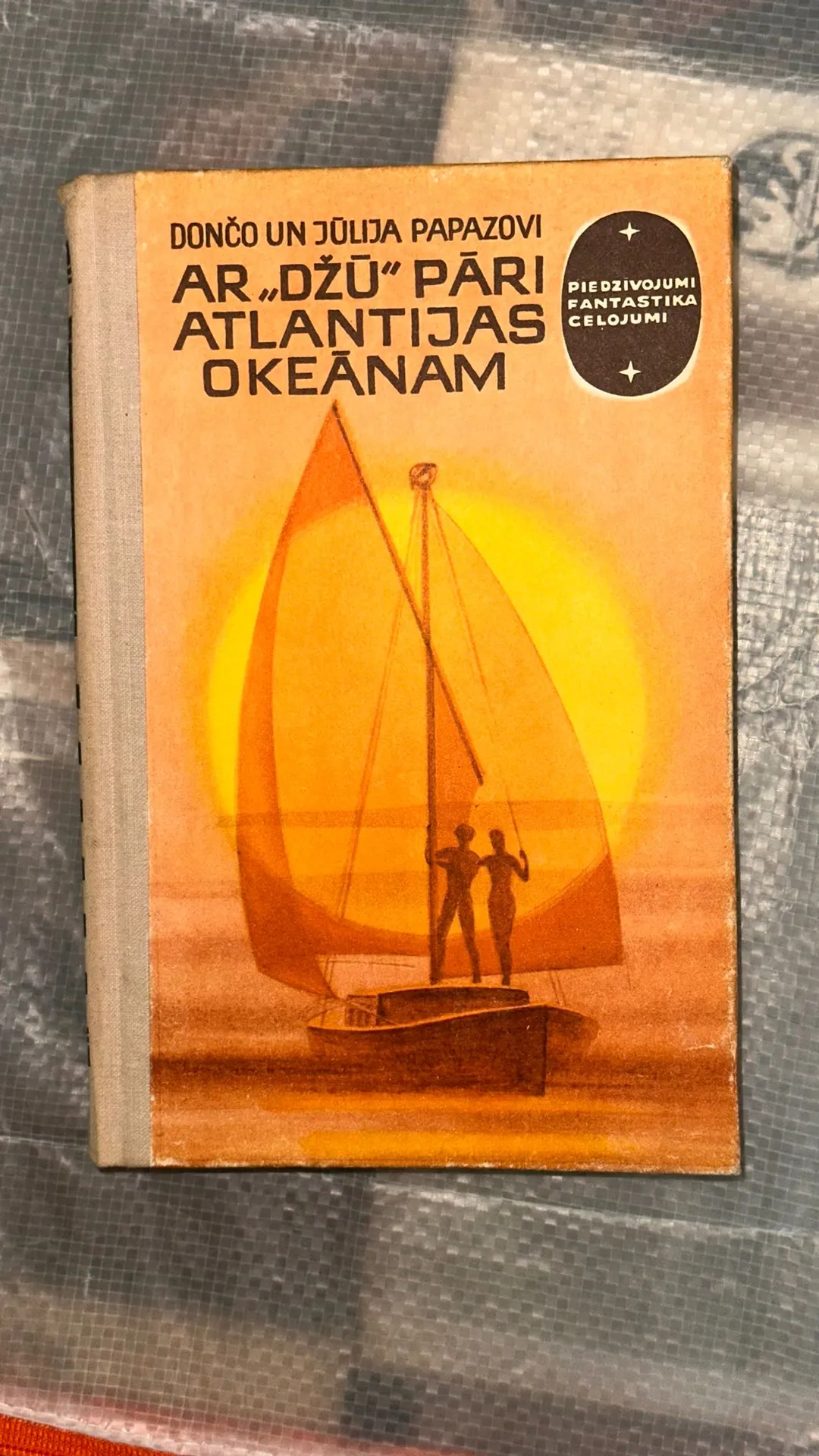 Grāmata "Ar "Džū" pāri Atlantijas okeānam"