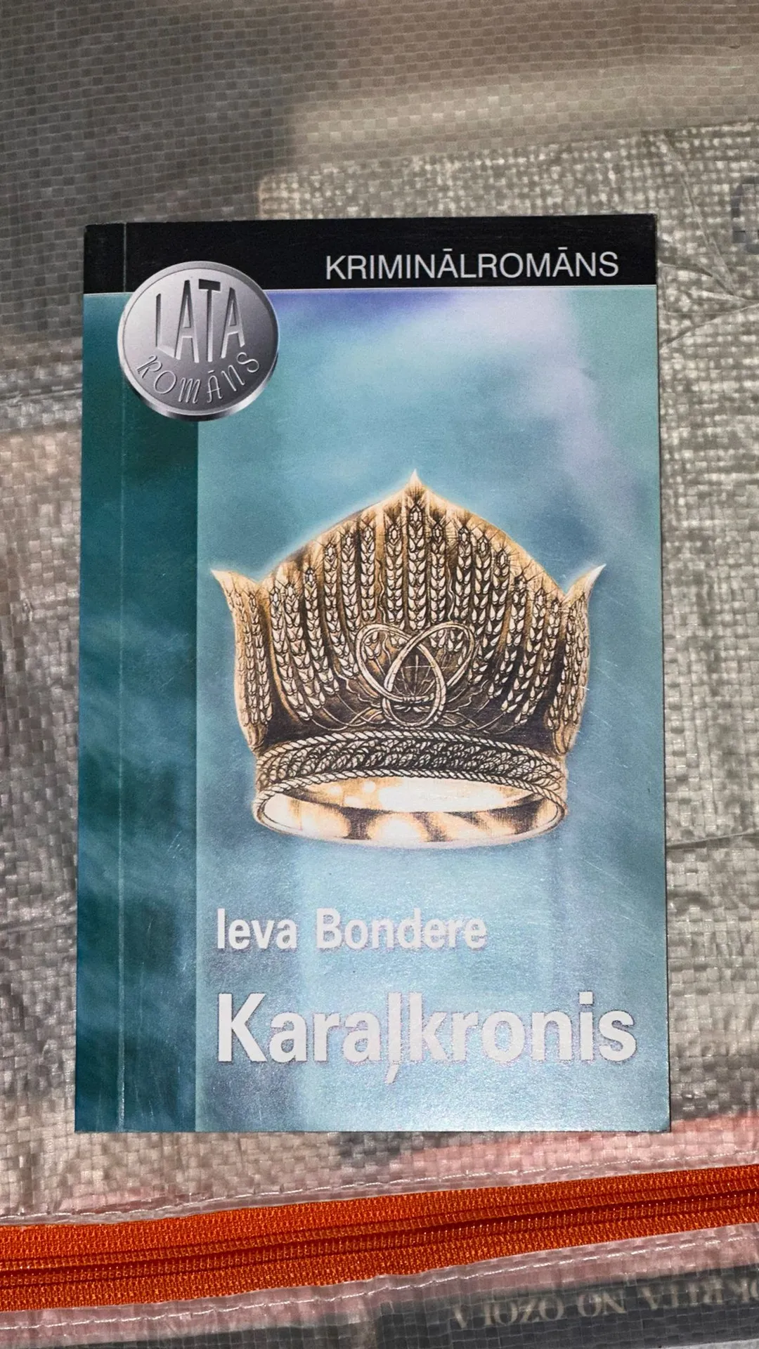 Kriminālromāns: Karalkronis